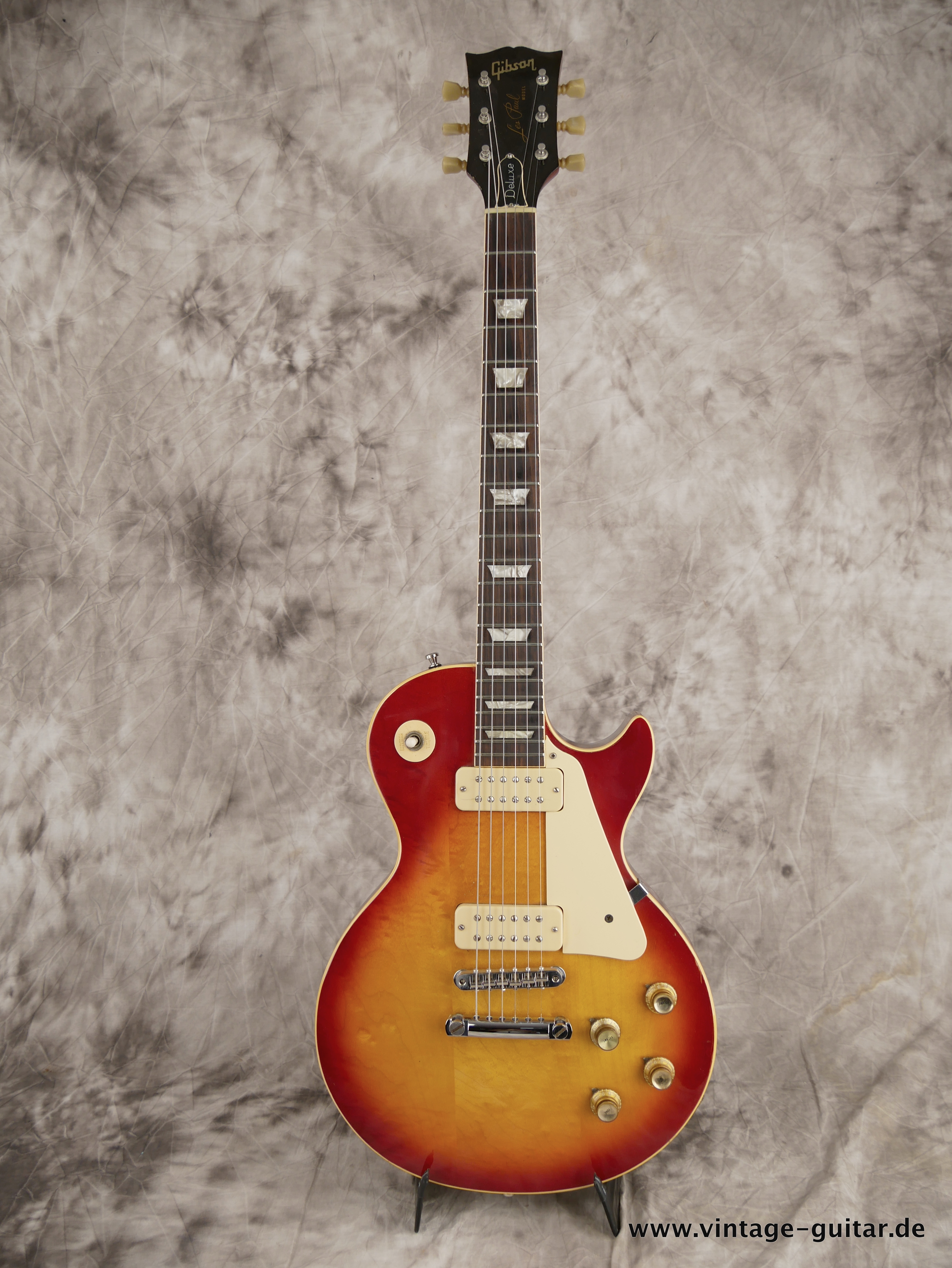 Gibson-Les-Paul-Deluxe-1975-cherry-burst-001.JPG
