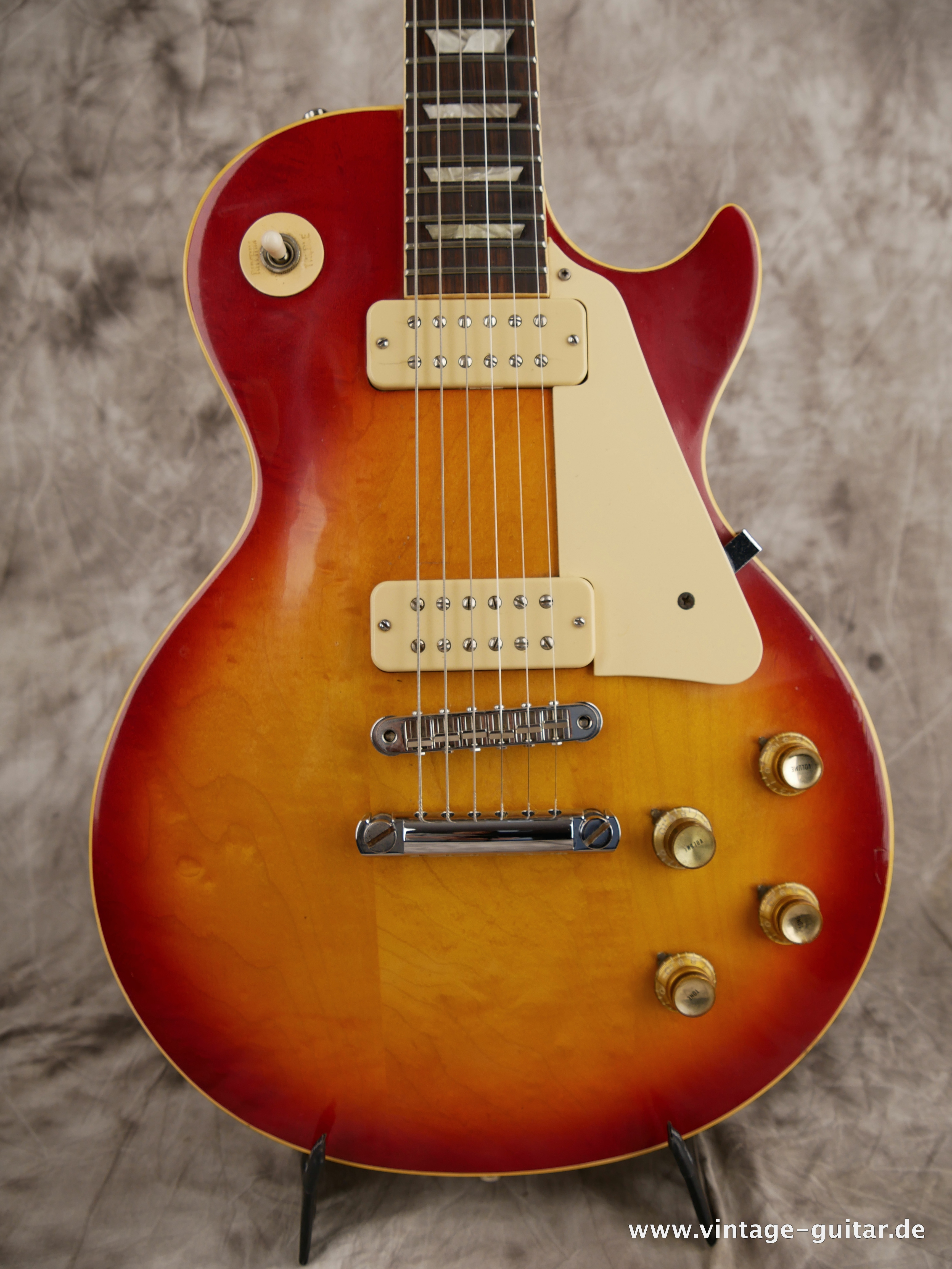Gibson-Les-Paul-Deluxe-1975-cherry-burst-003.JPG