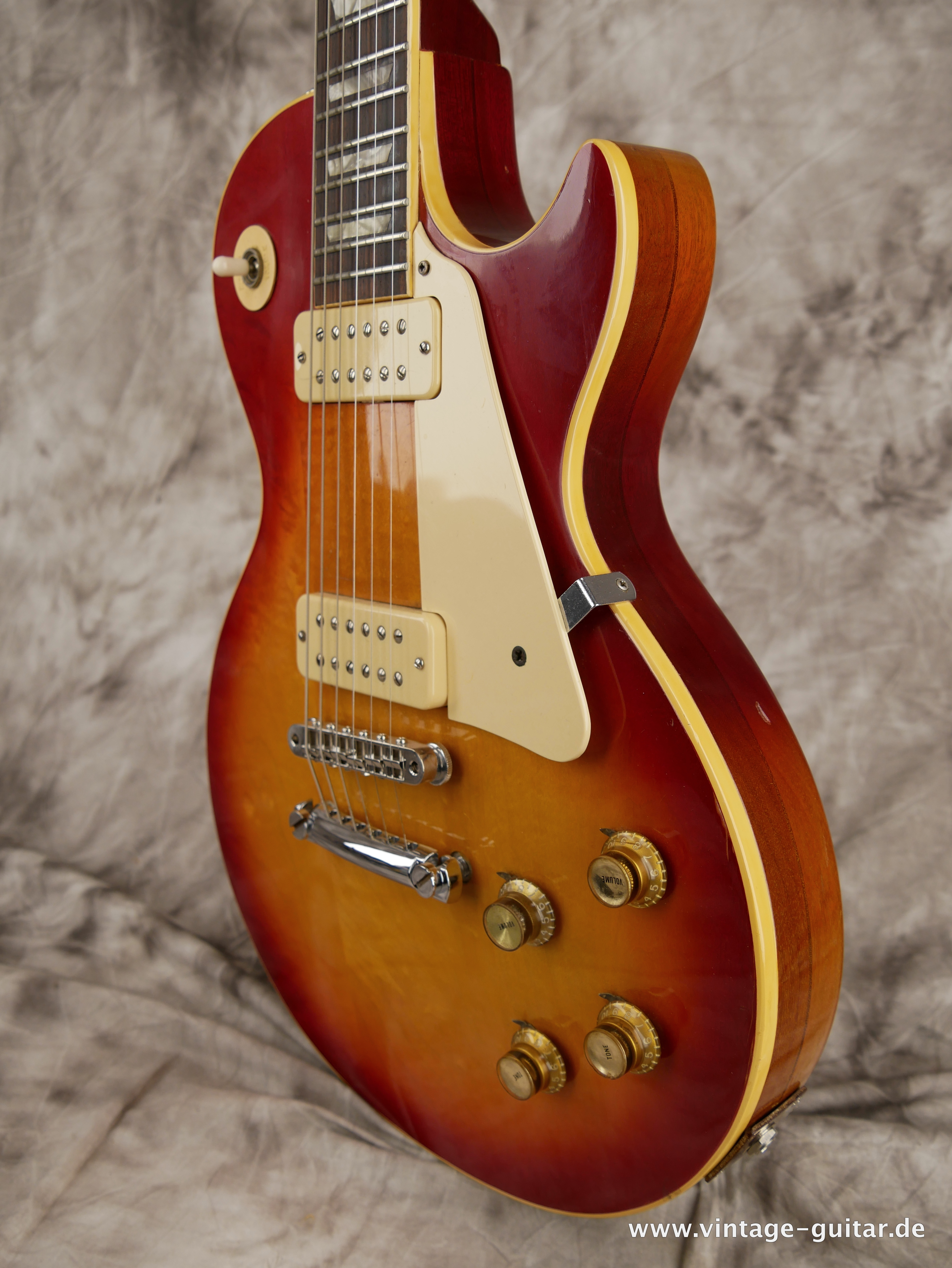 Gibson-Les-Paul-Deluxe-1975-cherry-burst-006.JPG
