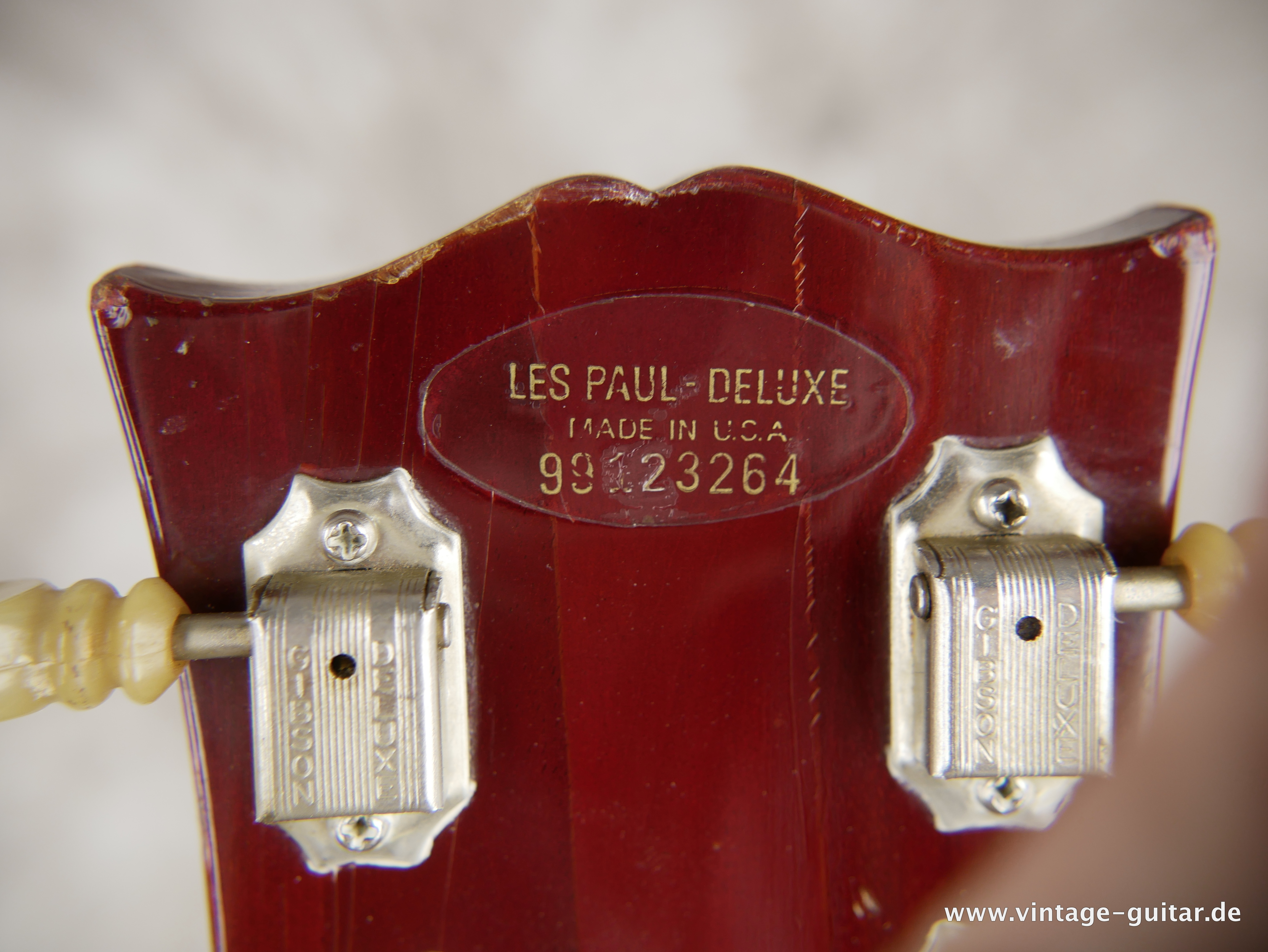 Gibson-Les-Paul-Deluxe-1975-cherry-burst-015.JPG