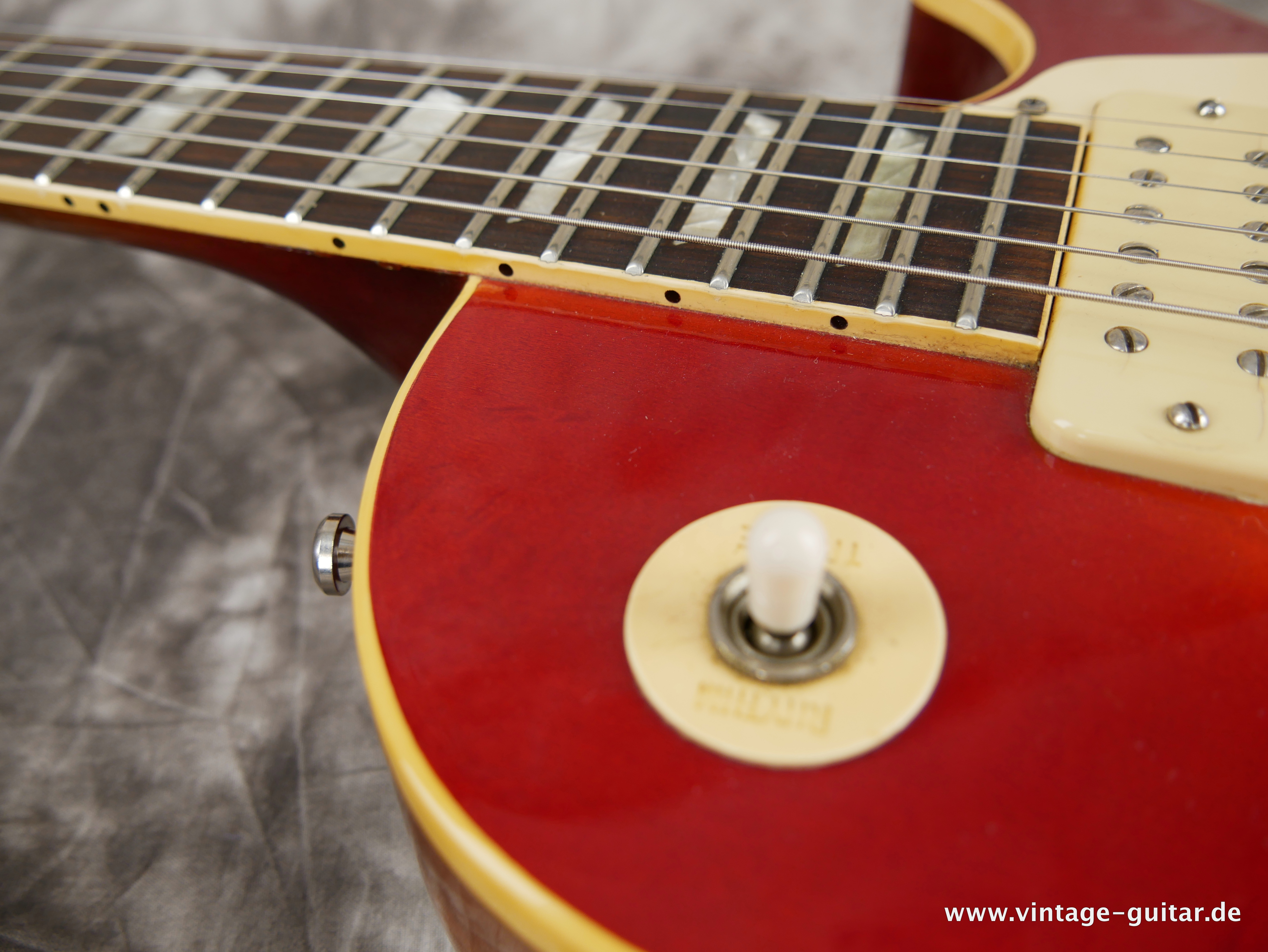 Gibson-Les-Paul-Deluxe-1975-cherry-burst-017.JPG