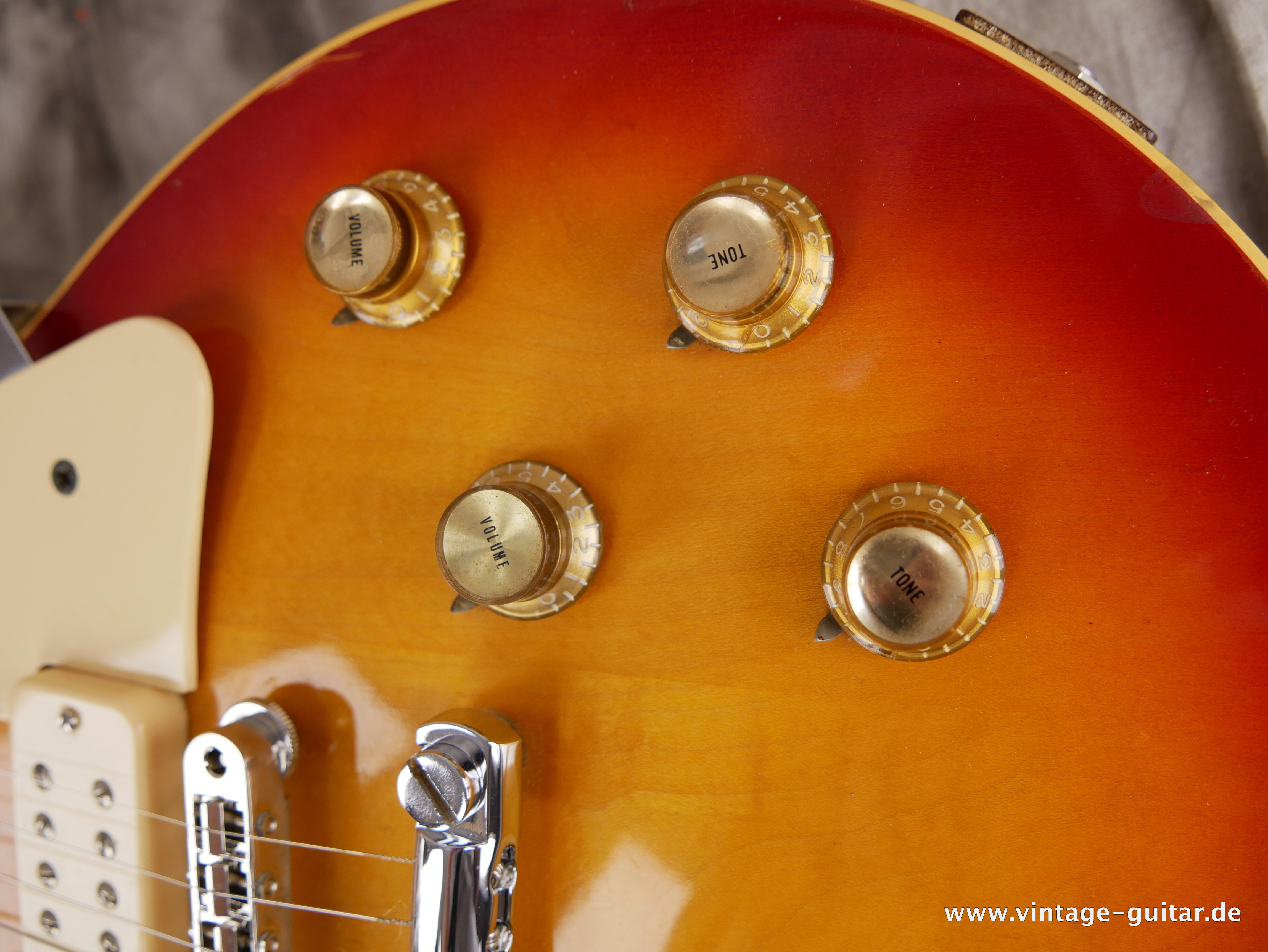 Gibson-Les-Paul-Deluxe-1975-cherry-burst-019.JPG