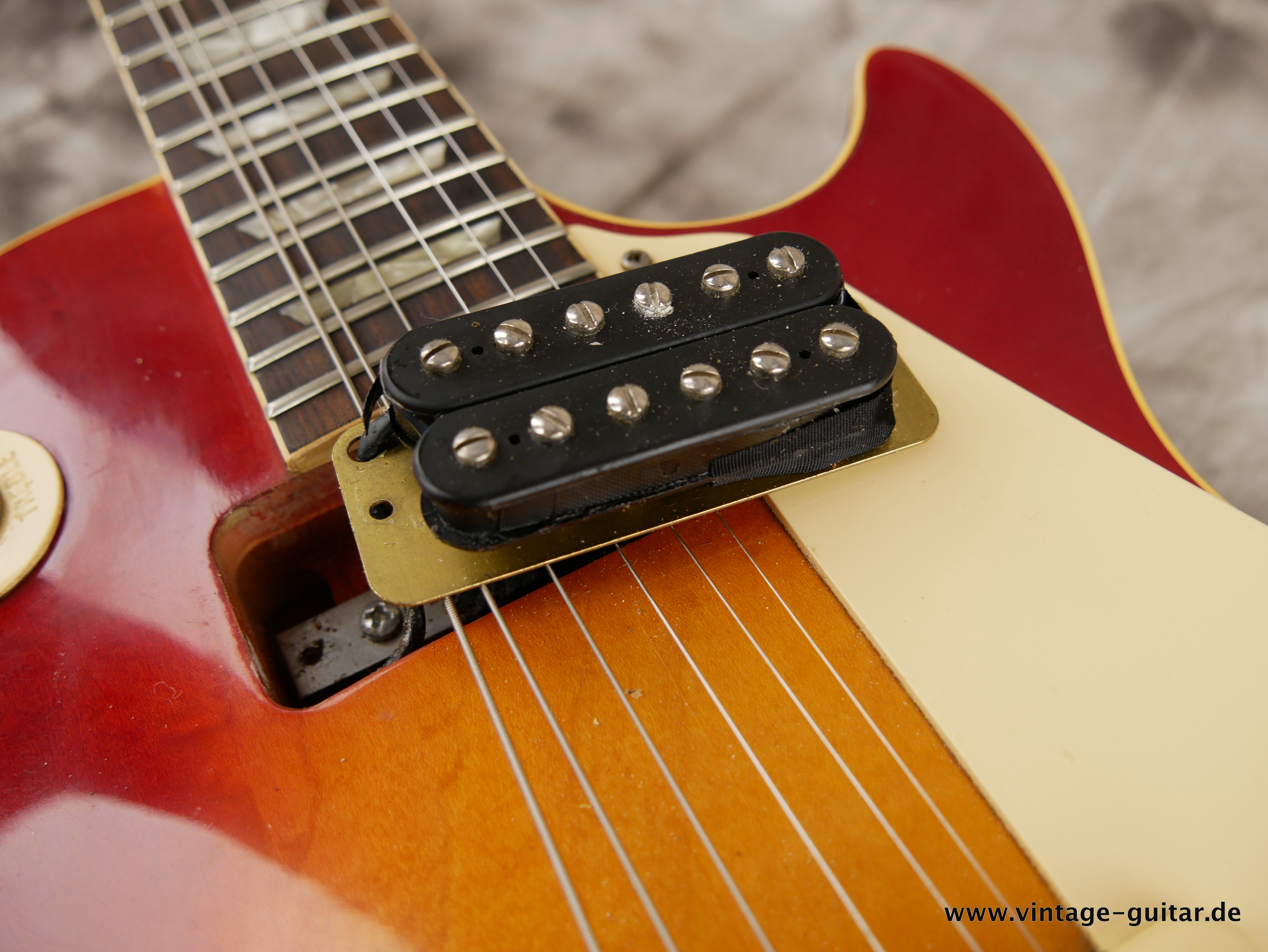 Gibson-Les-Paul-Deluxe-1975-cherry-burst-023.JPG