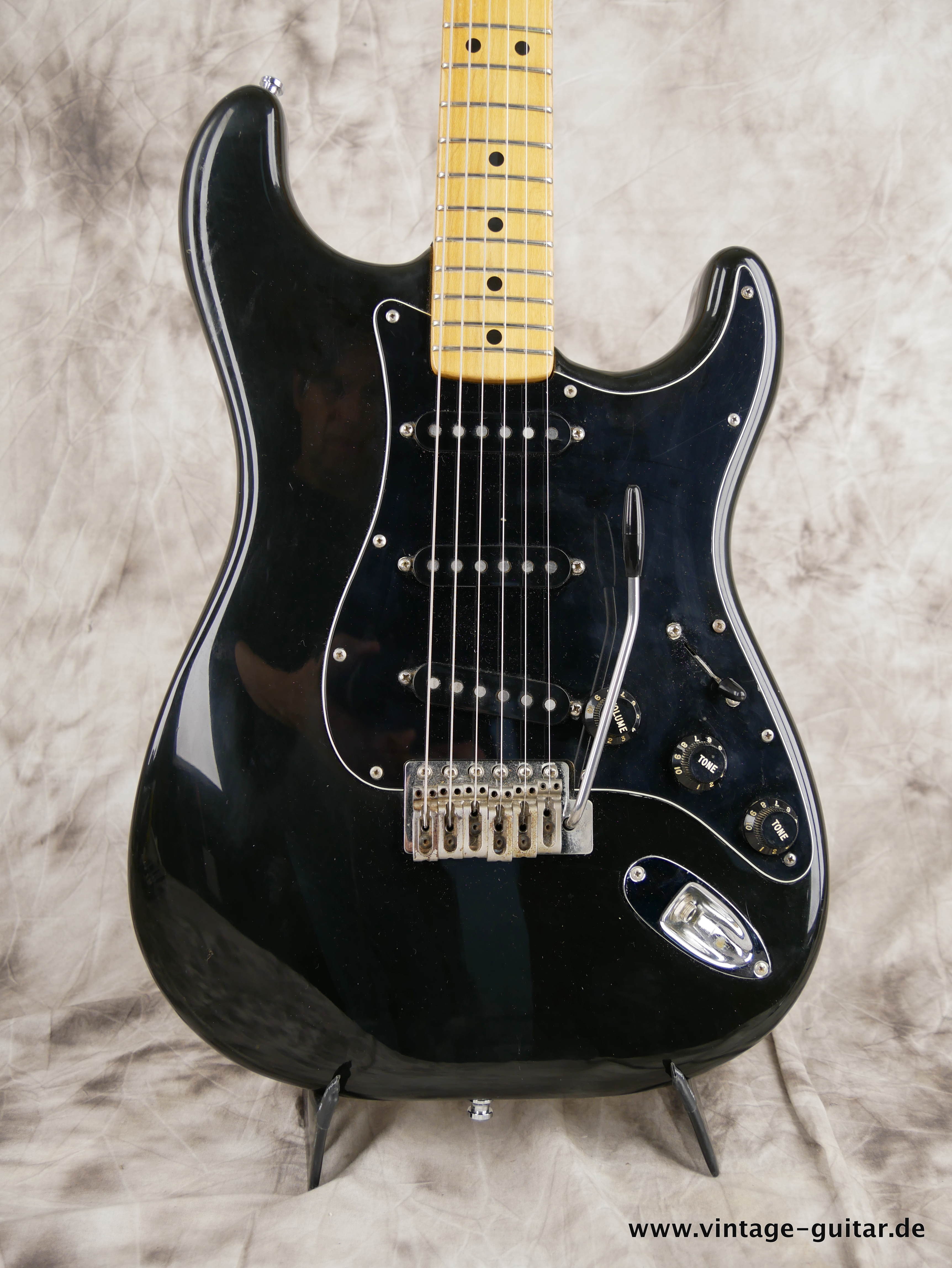 Fender-Stratocaster-1981-black-003.JPG