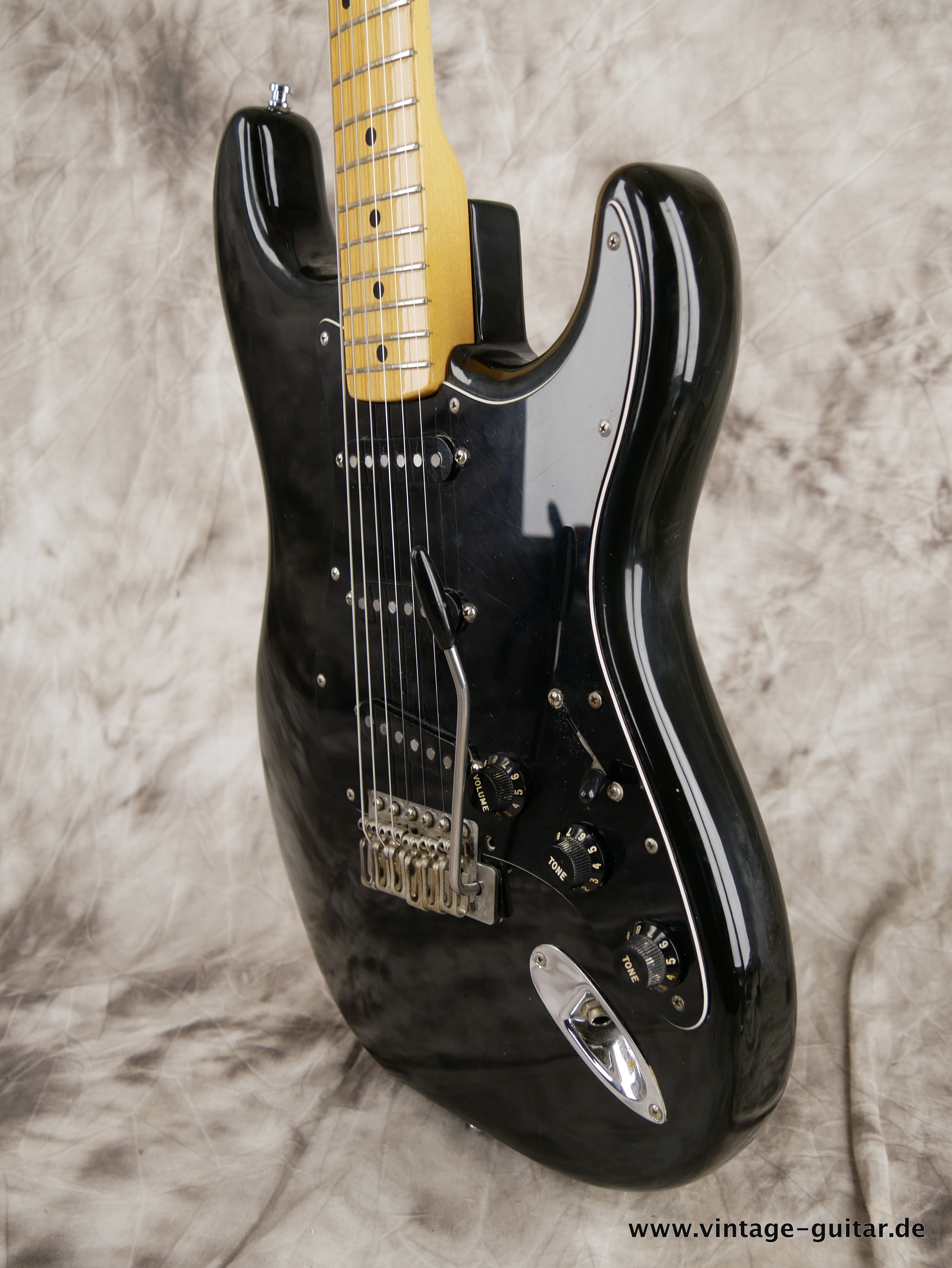 Fender-Stratocaster-1981-black-006.JPG