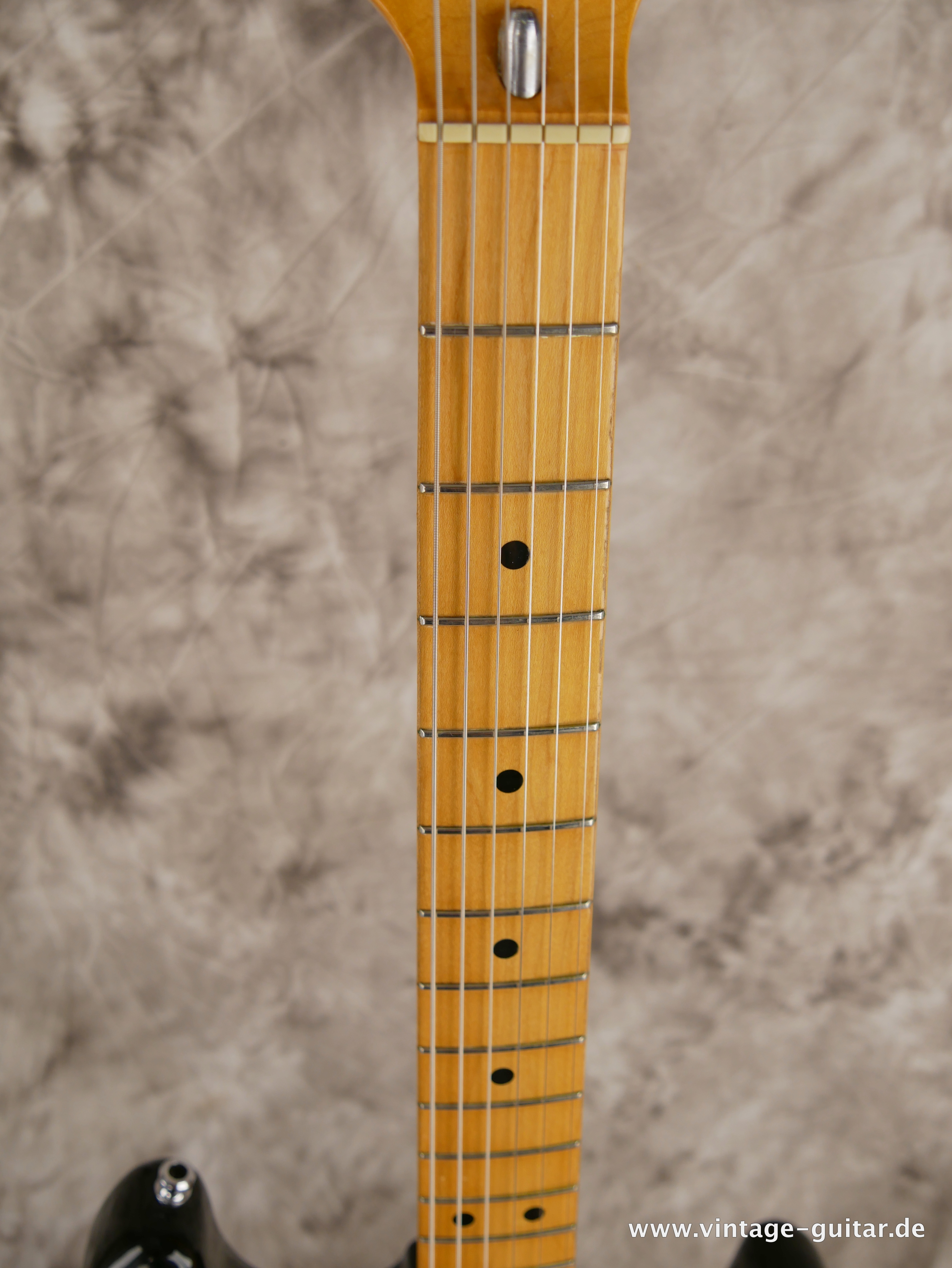 Fender-Stratocaster-1981-black-011.JPG