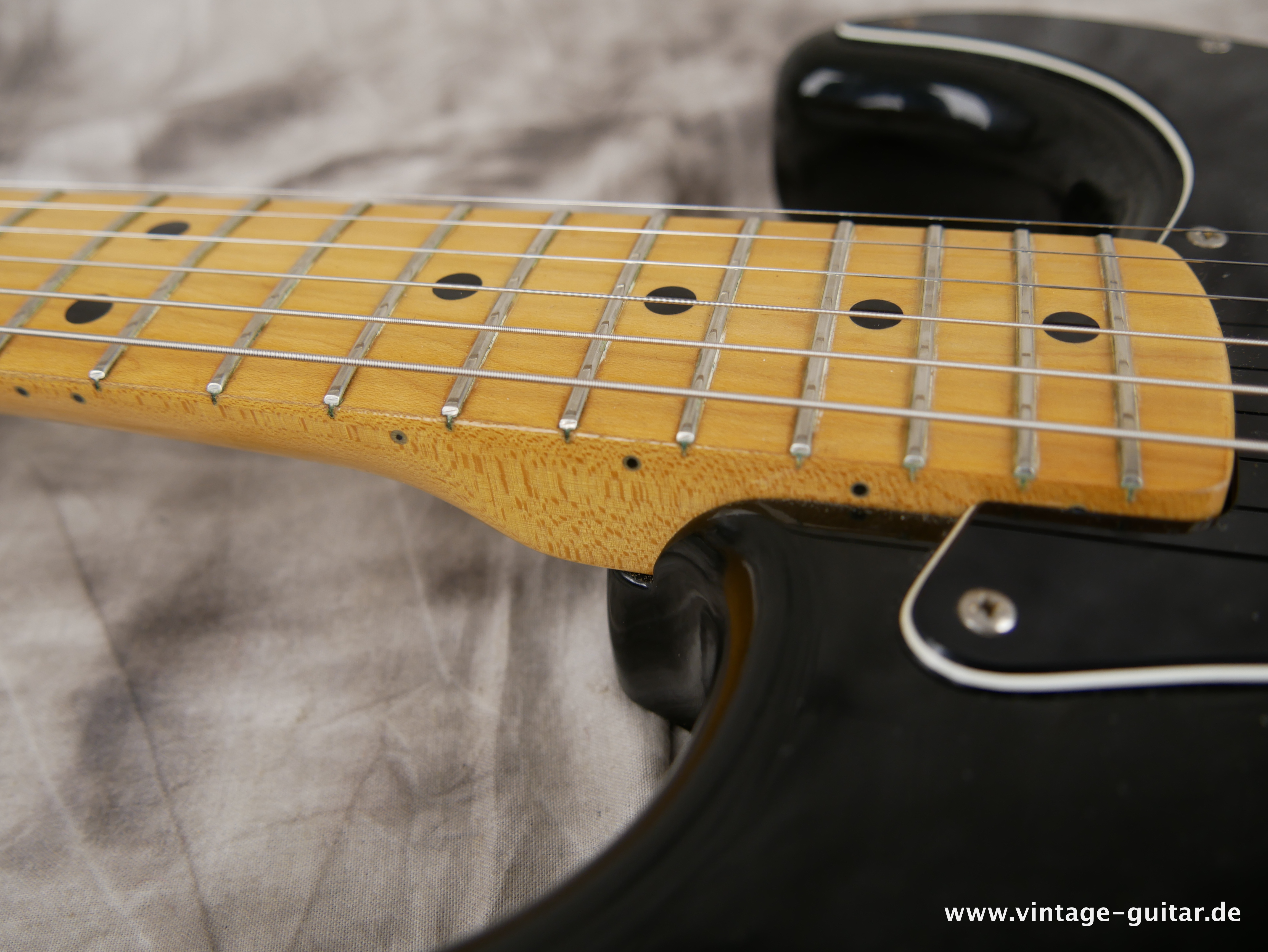 Fender-Stratocaster-1981-black-022.JPG