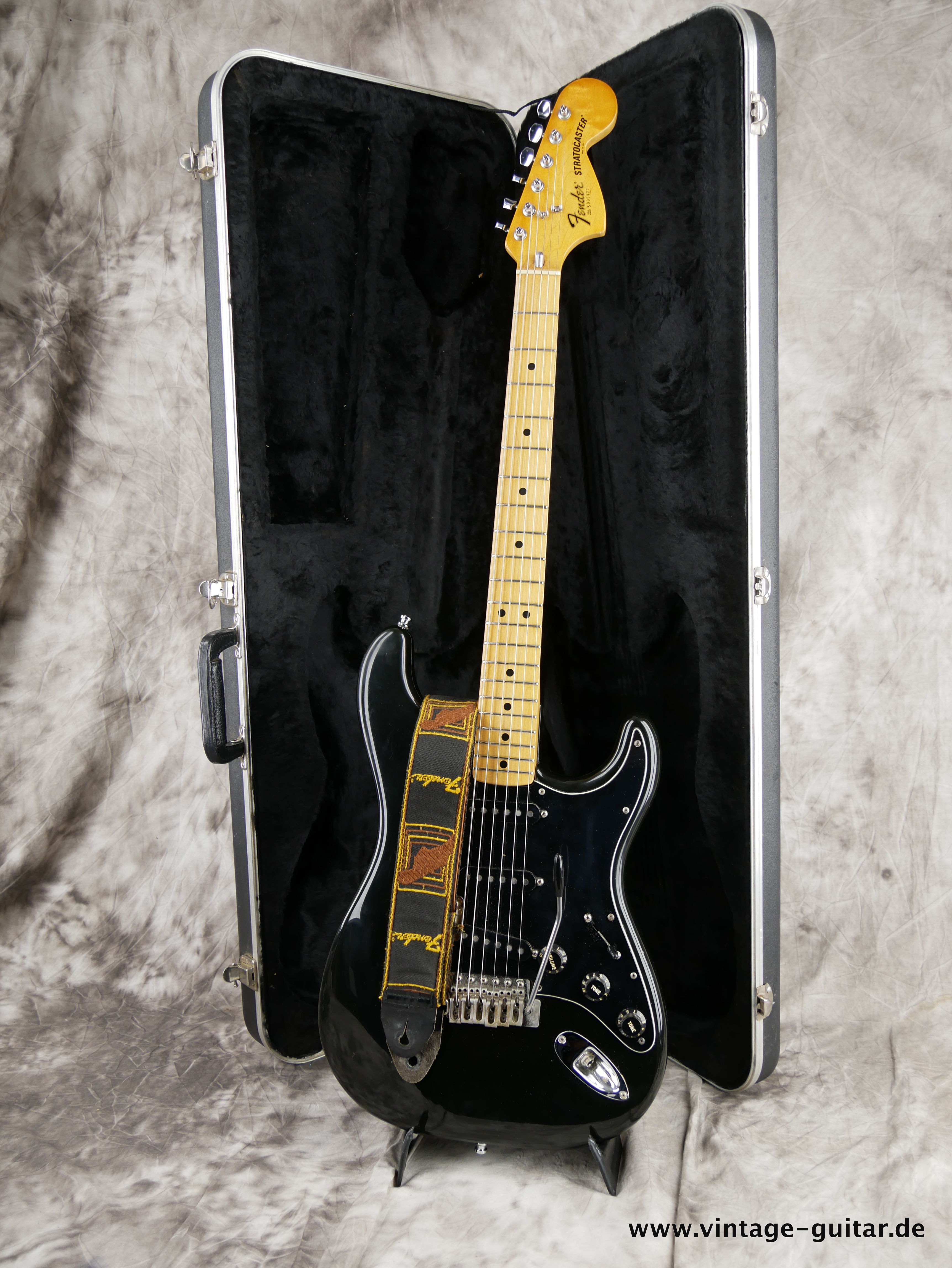 Fender-Stratocaster-1981-black-024.JPG
