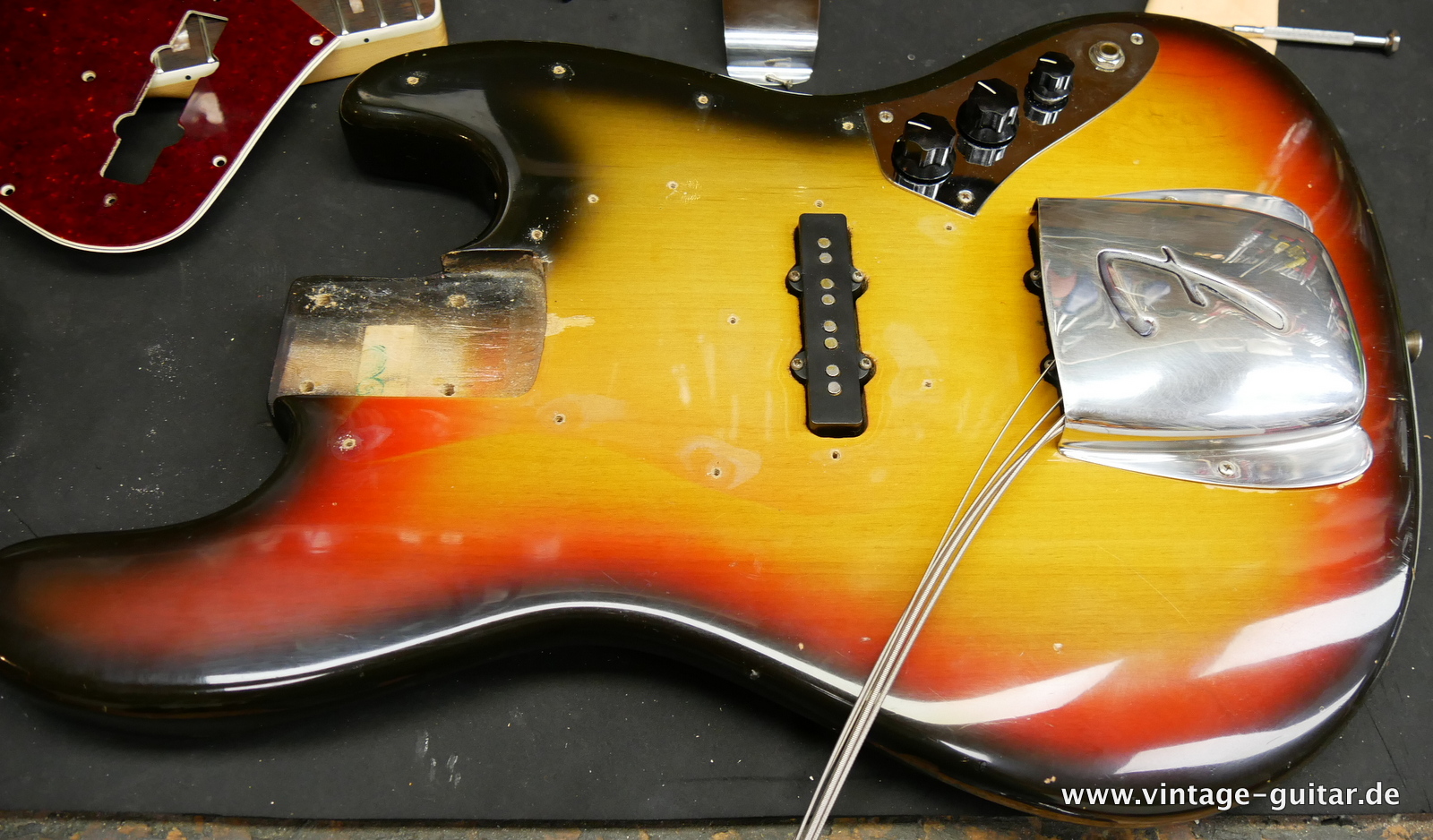 Fender-Jazz-Bass-1969-sunburst-015.JPG