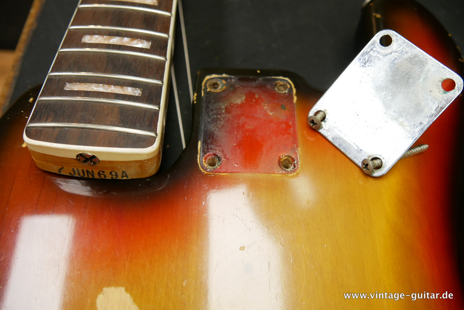 Fender-Jazz-Bass-1969-sunburst-016.JPG
