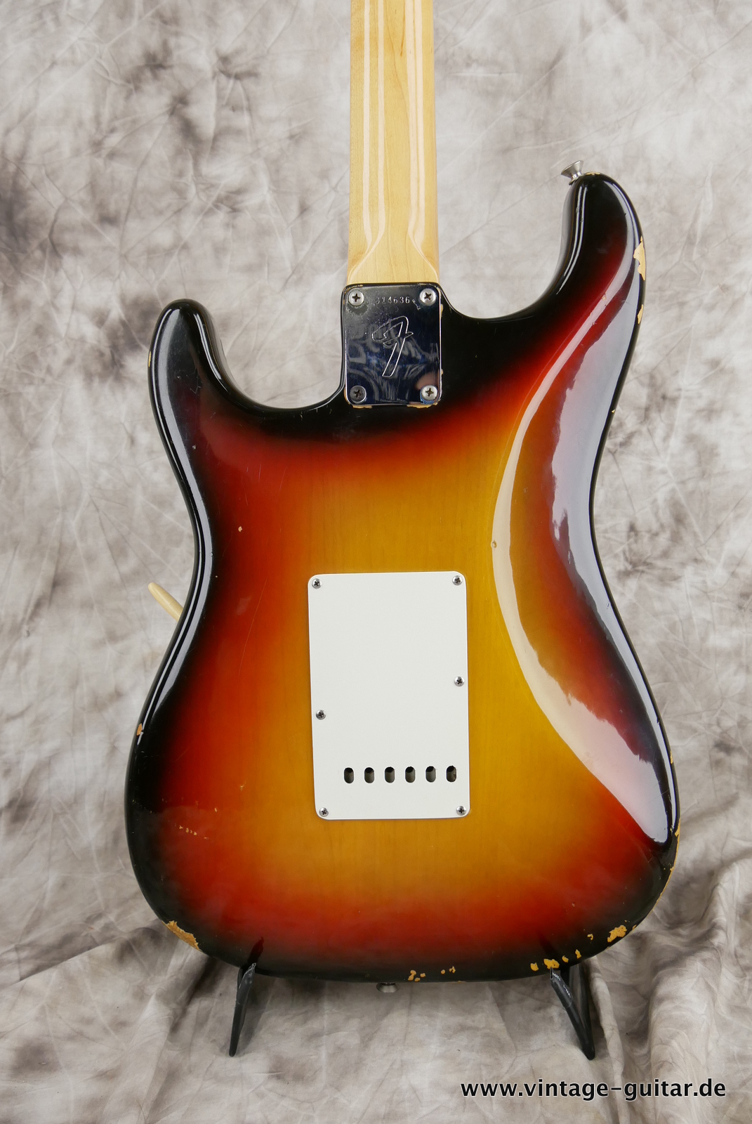 Fender-Stratocaster-1971-sunburst-4-hole-004.JPG