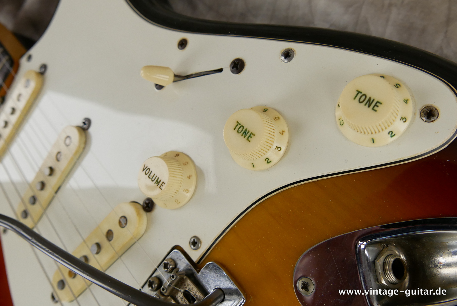 Fender-Stratocaster-1971-sunburst-4-hole-022.JPG