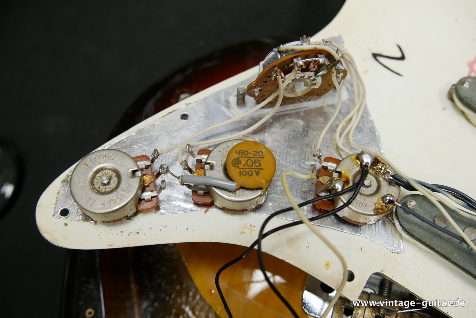 Fender-Stratocaster-1971-sunburst-4-hole-031.JPG
