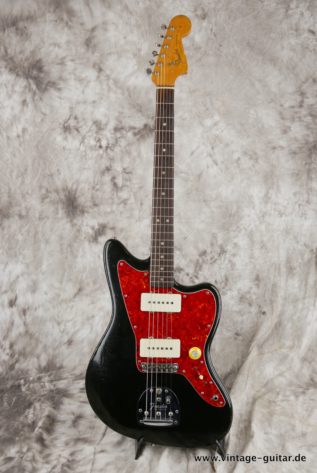 Fender_Jazzmaster_black_mods_USA_1965-001.JPG