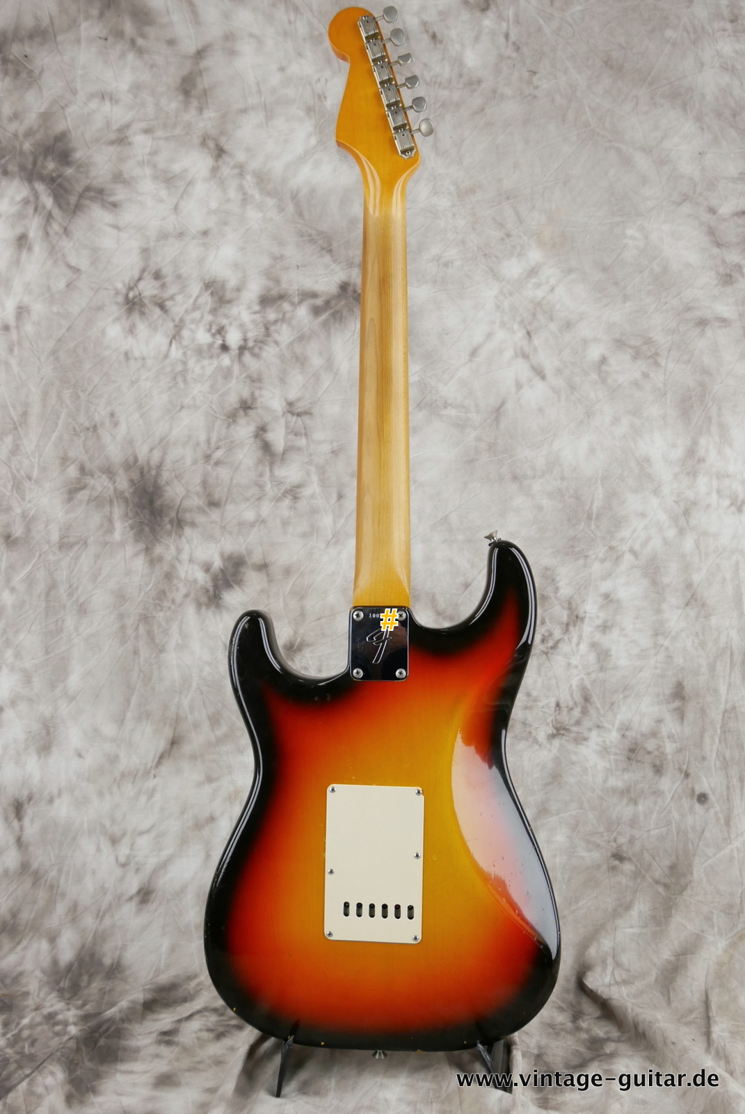 Fender-Stratocaster-1965-sunburst-002.JPG