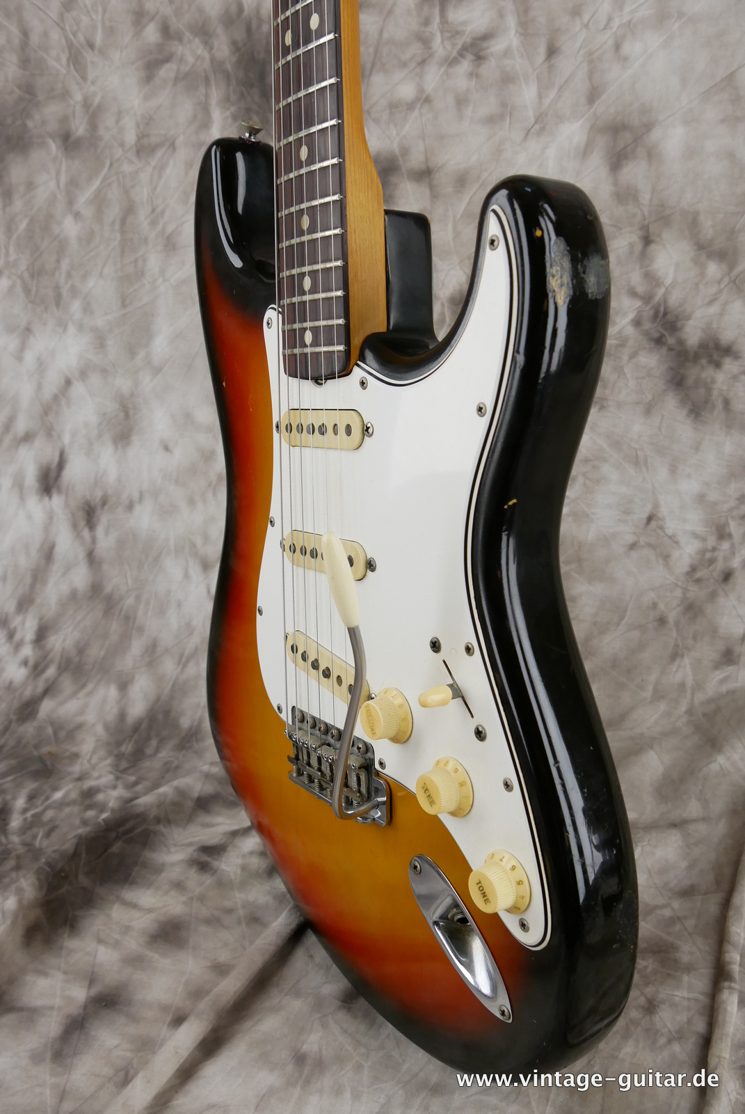 Fender-Stratocaster-1965-sunburst-006.JPG