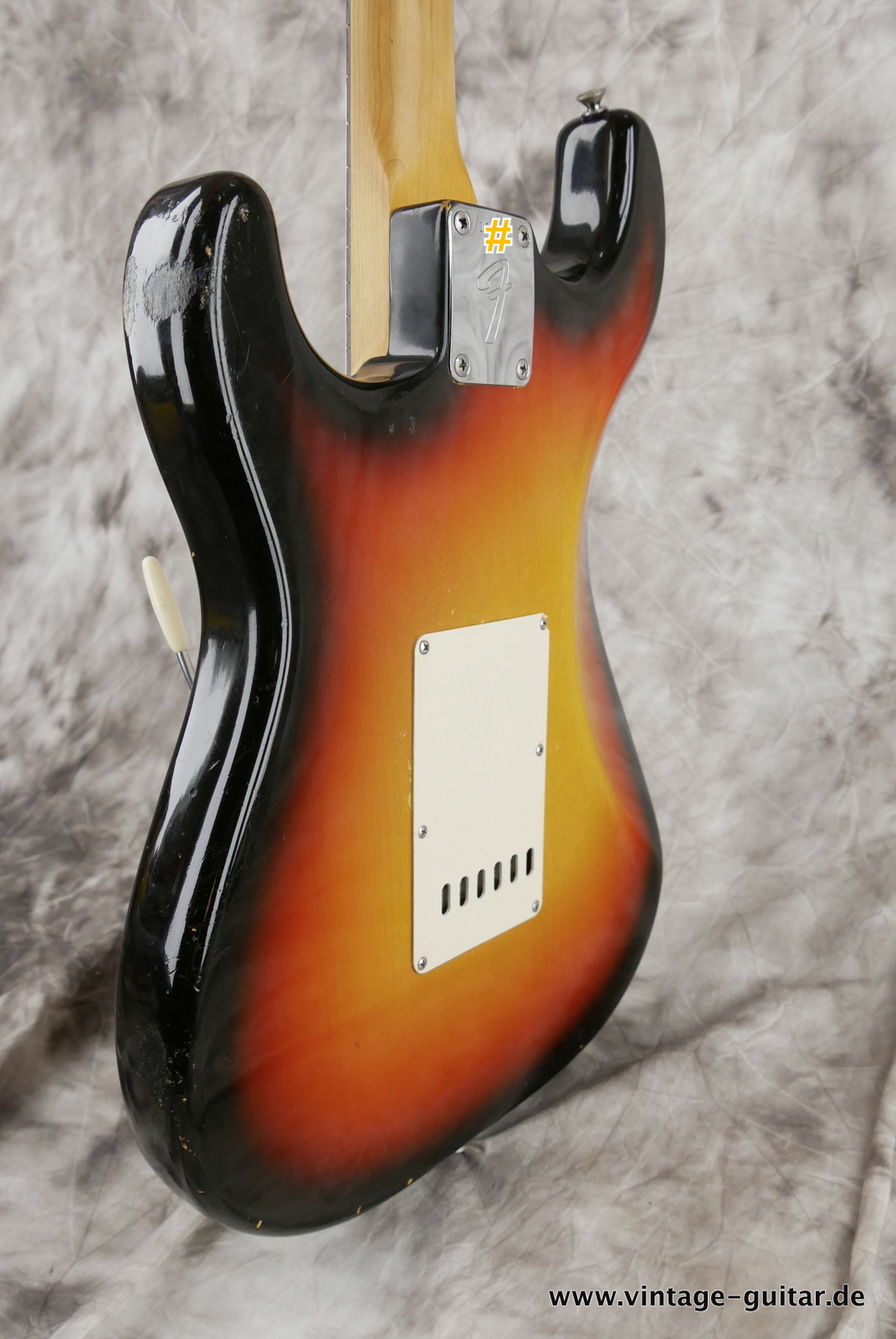 Fender-Stratocaster-1965-sunburst-007.JPG