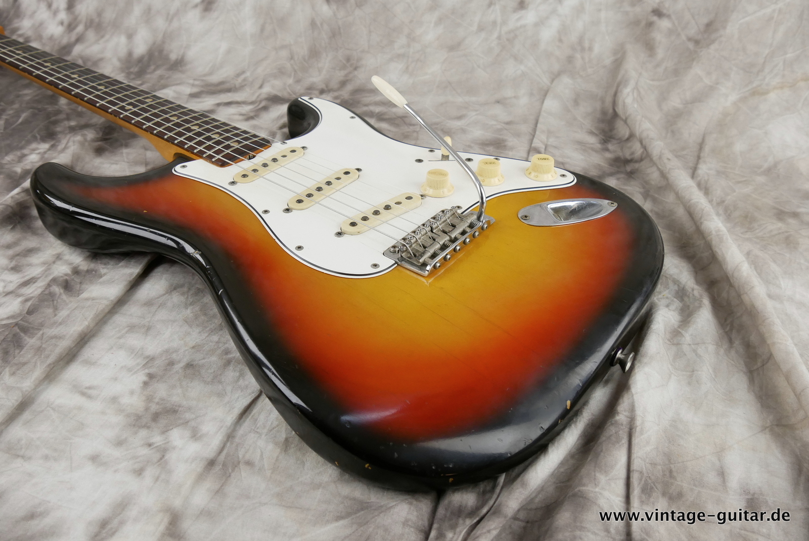 Fender-Stratocaster-1965-sunburst-017.JPG