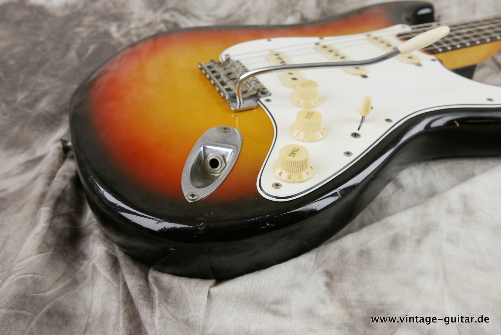 Fender-Stratocaster-1965-sunburst-018.JPG