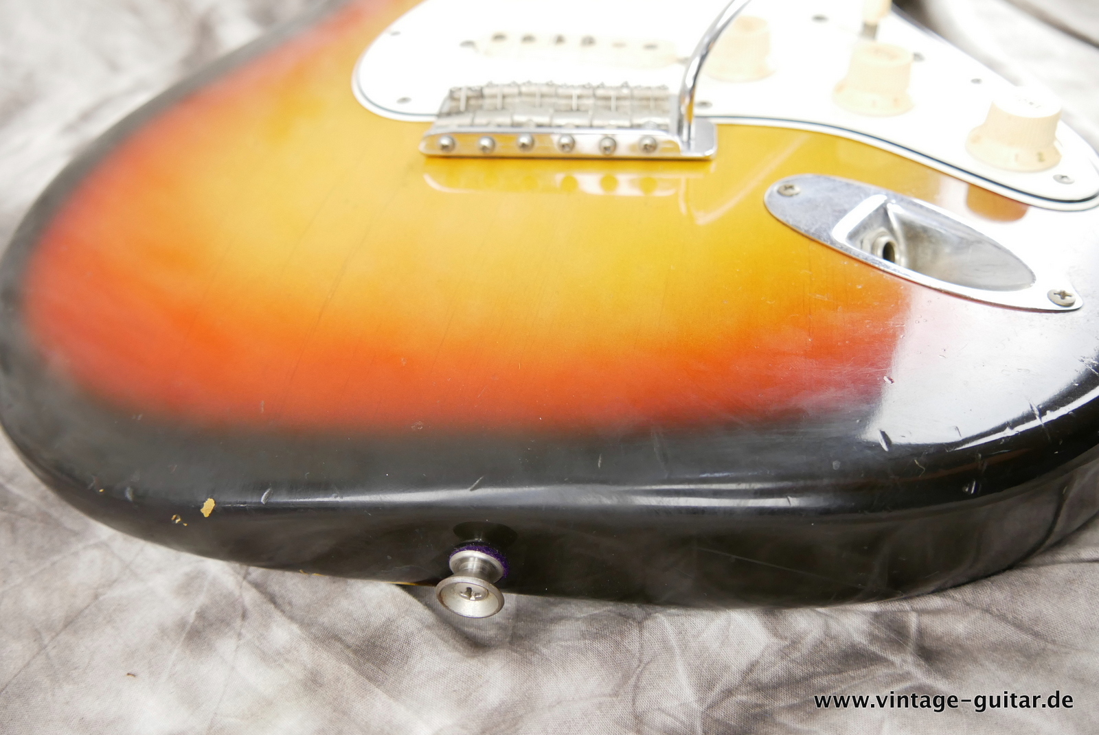 Fender-Stratocaster-1965-sunburst-020.JPG