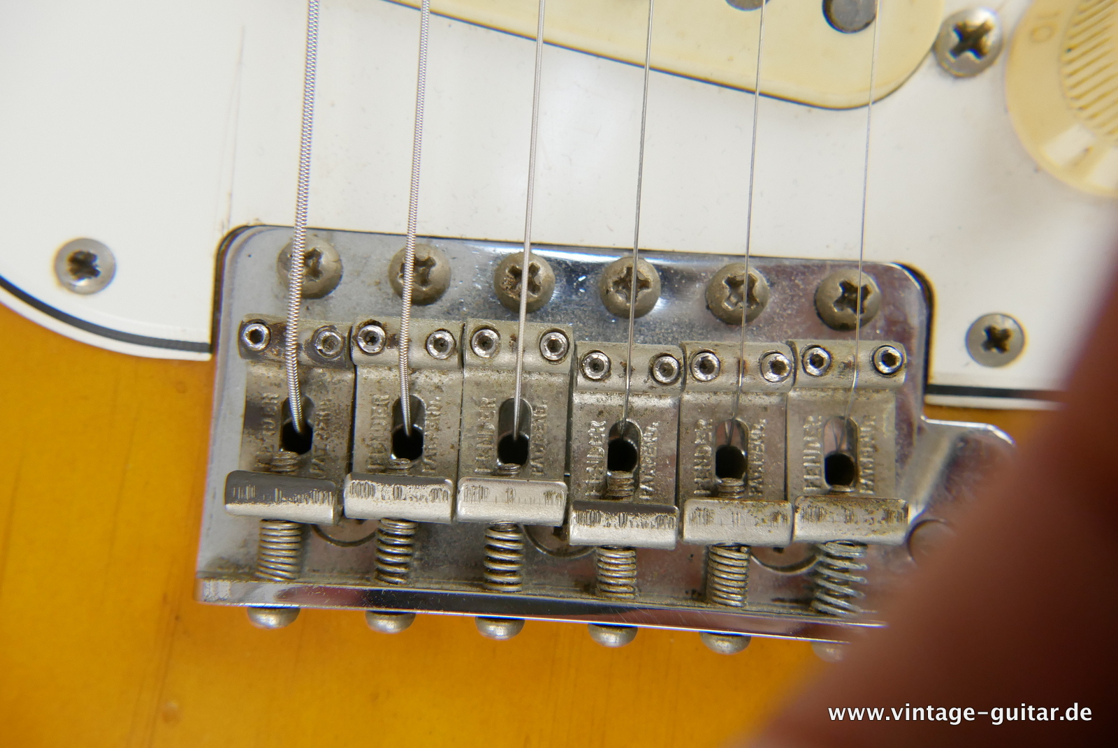 Fender-Stratocaster-1965-sunburst-022.JPG