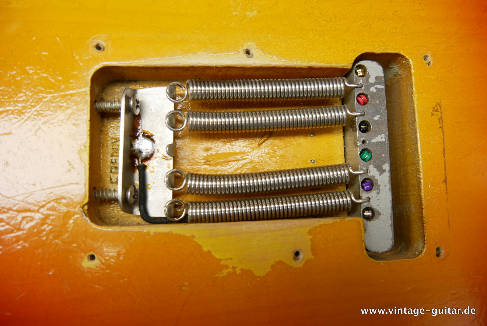 Fender-Stratocaster-1965-sunburst-049.JPG