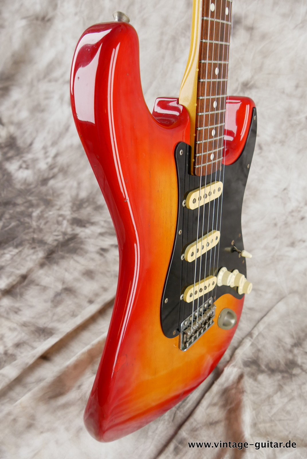 Fender_Stratocaster_ST_62_Japan_sienna_burst_1984-005.JPG