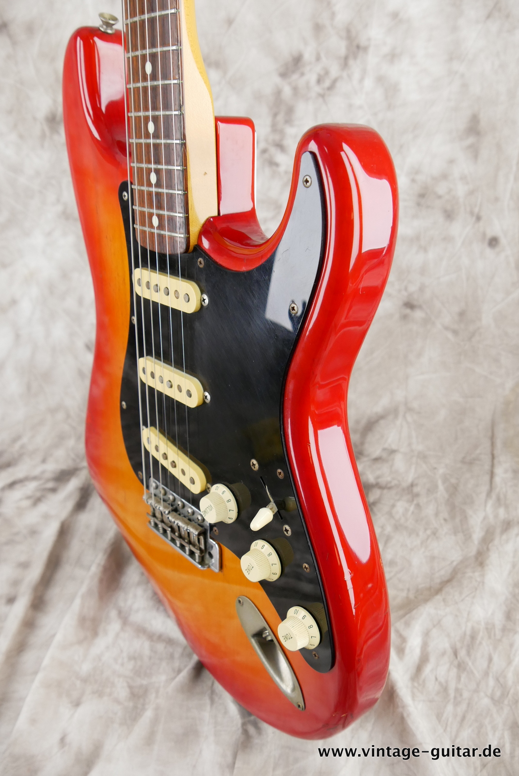 Fender_Stratocaster_ST_62_Japan_sienna_burst_1984-006.JPG