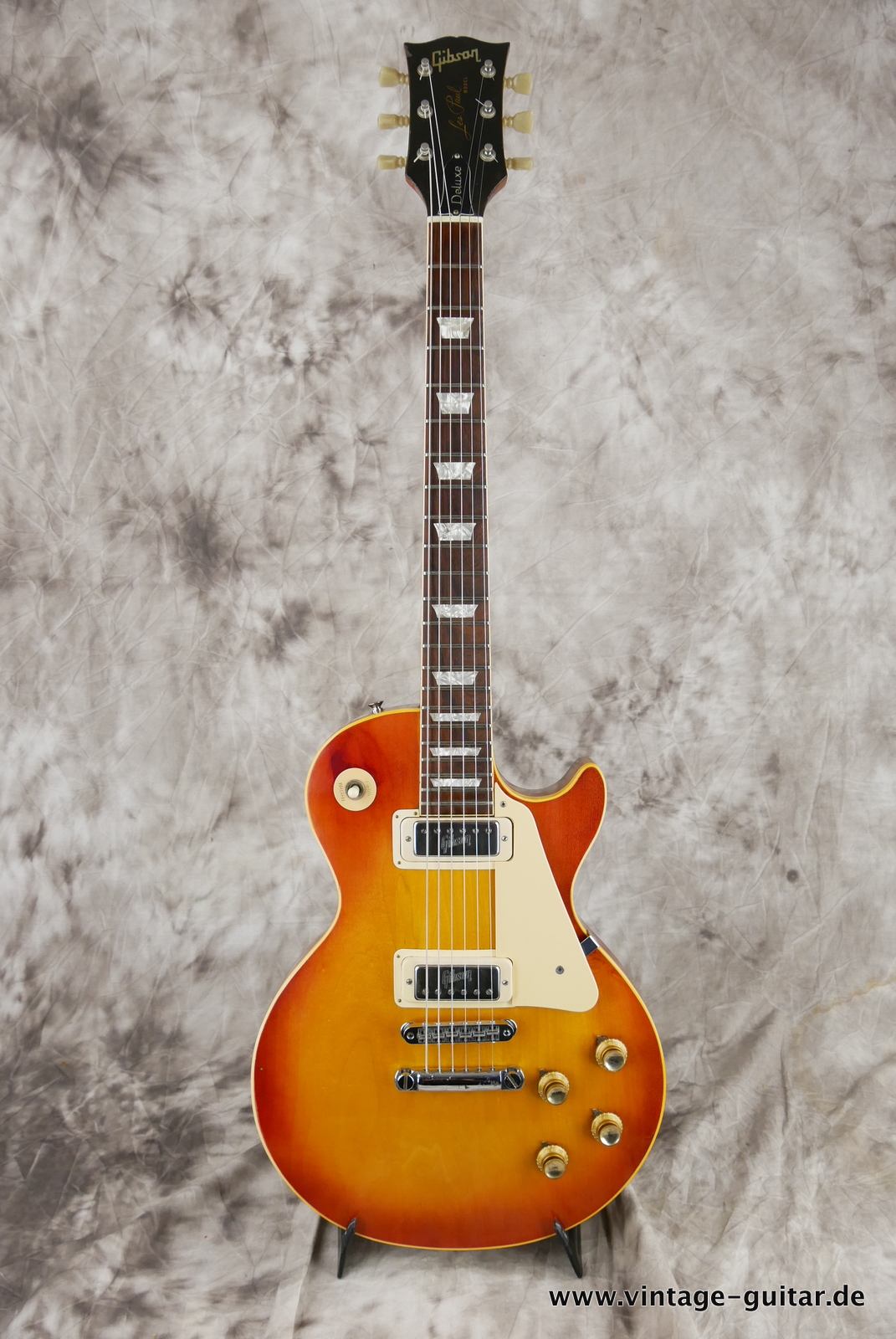 Gibson-Les-Paul-Deluxe-1972-sunburst-001.JPG