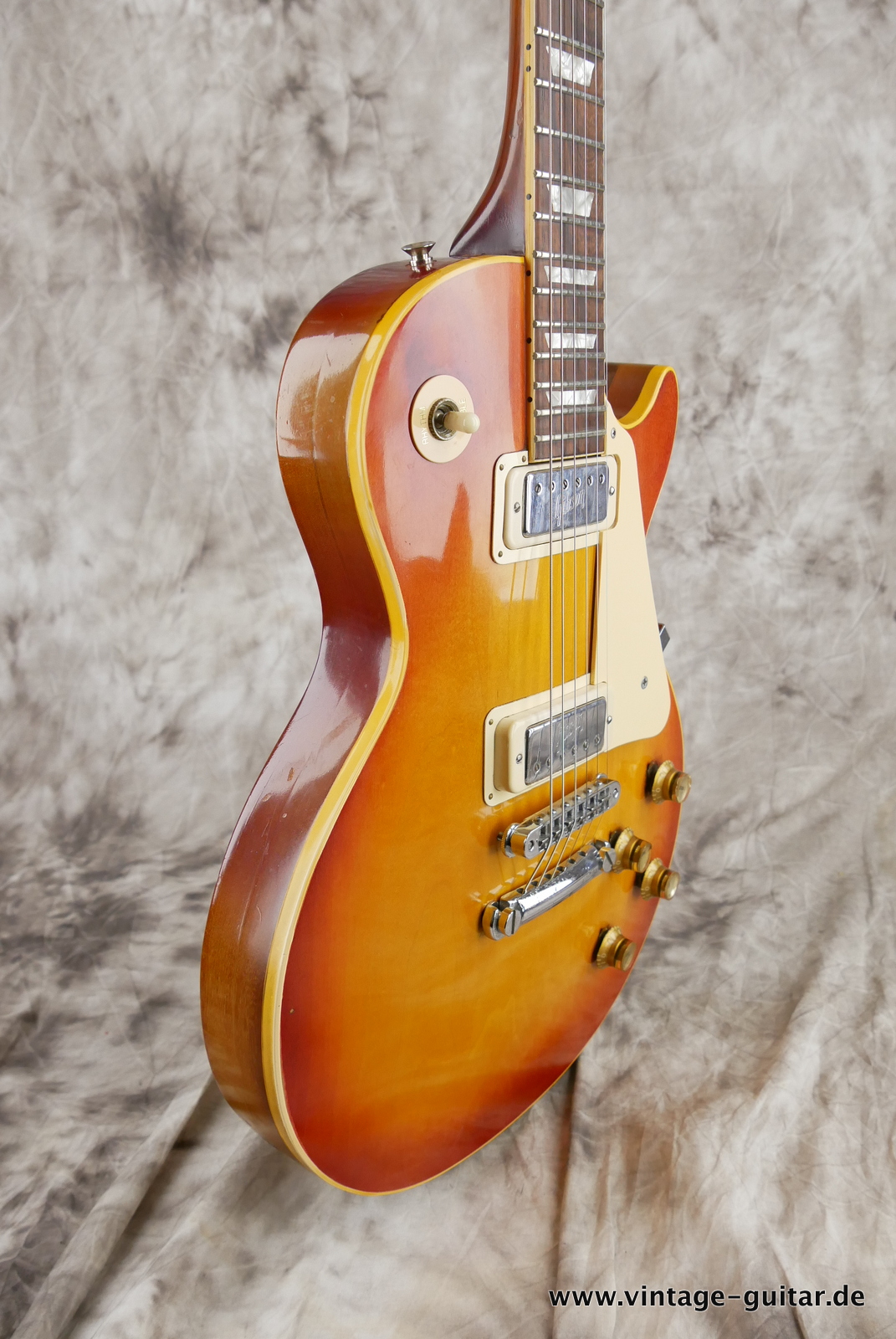 Gibson-Les-Paul-Deluxe-1972-sunburst-009.JPG