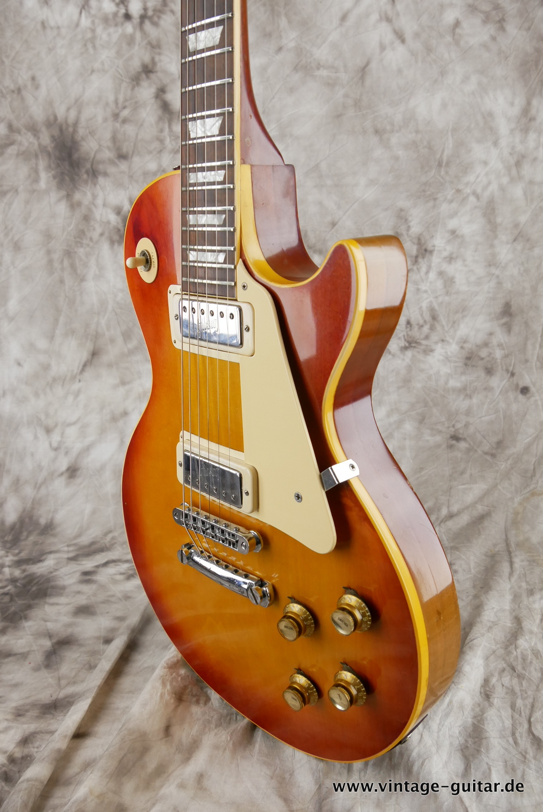 Gibson-Les-Paul-Deluxe-1972-sunburst-010.JPG