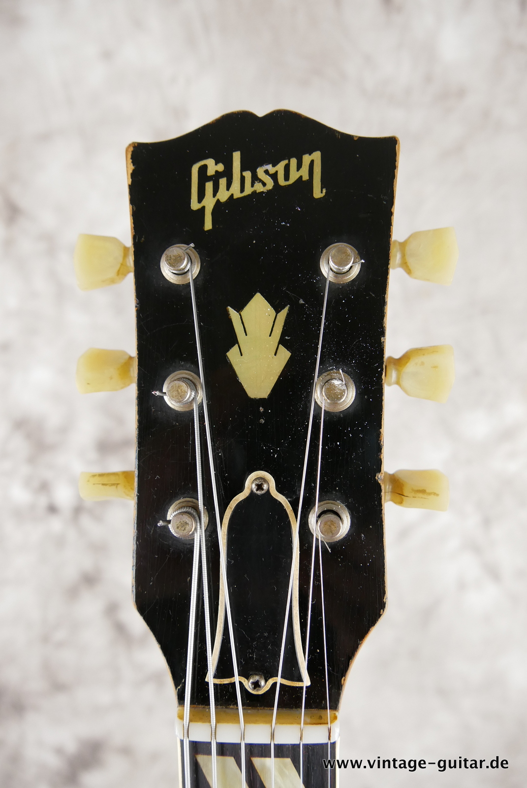 Gibson_ES-175_P_90_sunburst_1950-009.JPG