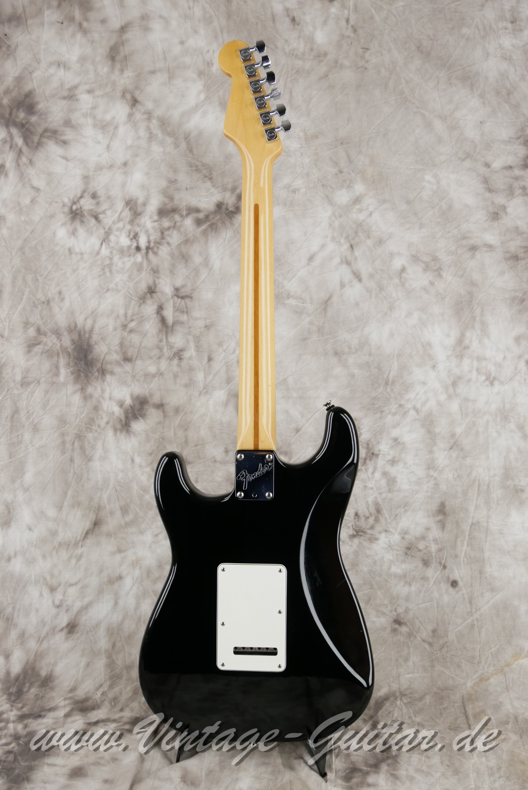 Fender-Stratocaster-American-Standard-1987-black-003.JPG