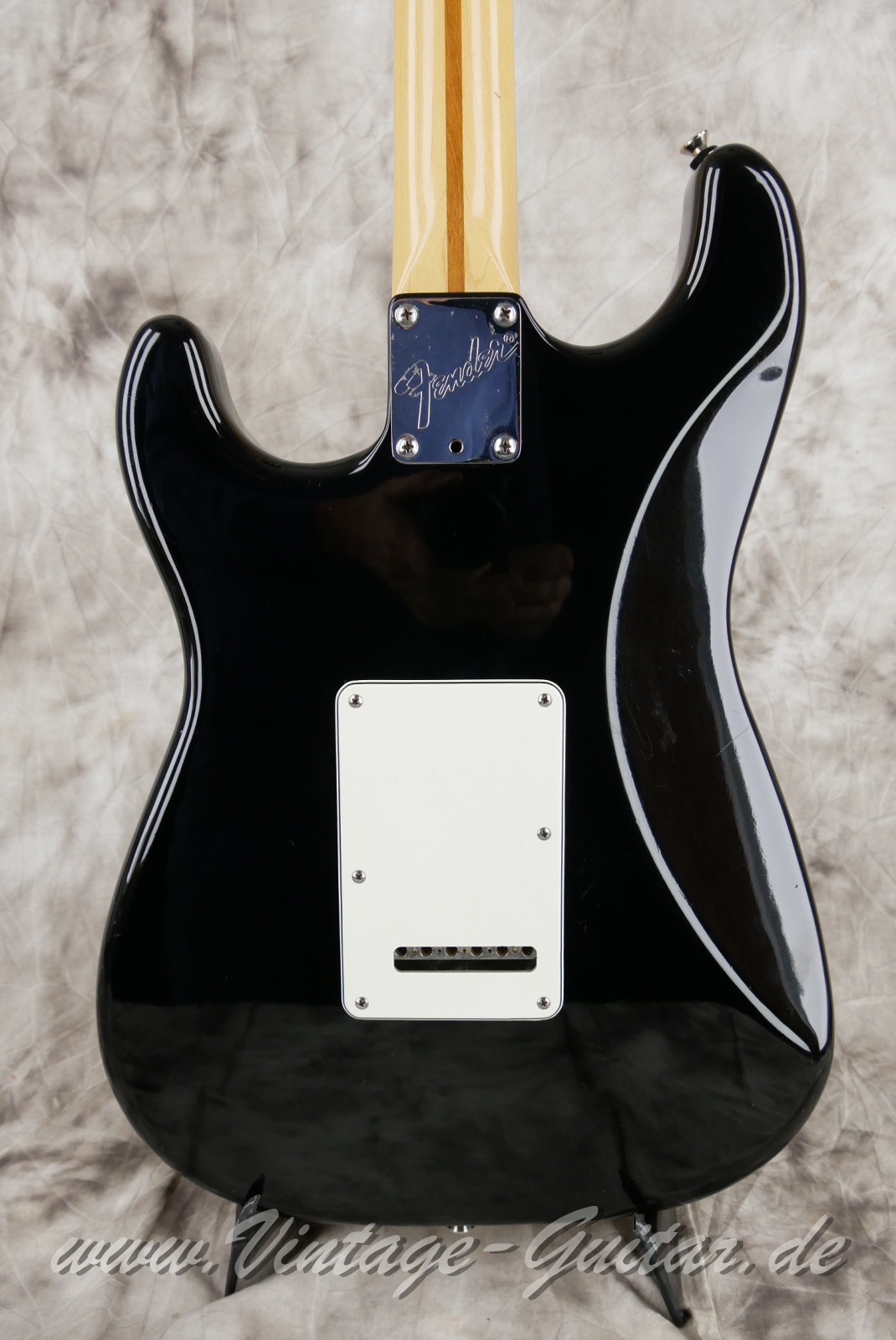 Fender-Stratocaster-American-Standard-1987-black-004.JPG