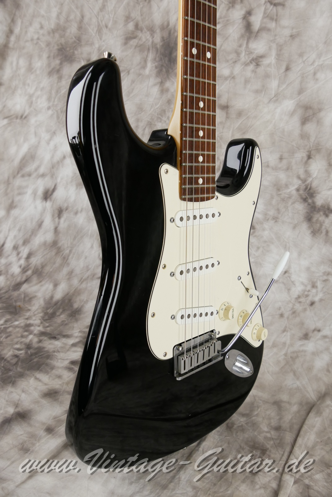 Fender-Stratocaster-American-Standard-1987-black-005.JPG