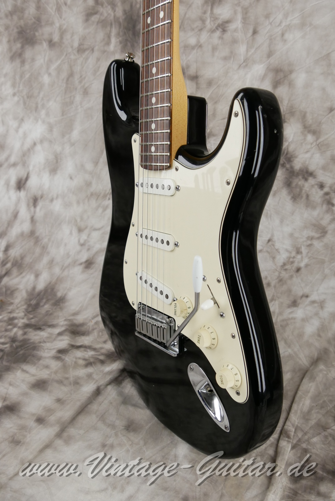 Fender-Stratocaster-American-Standard-1987-black-006.JPG