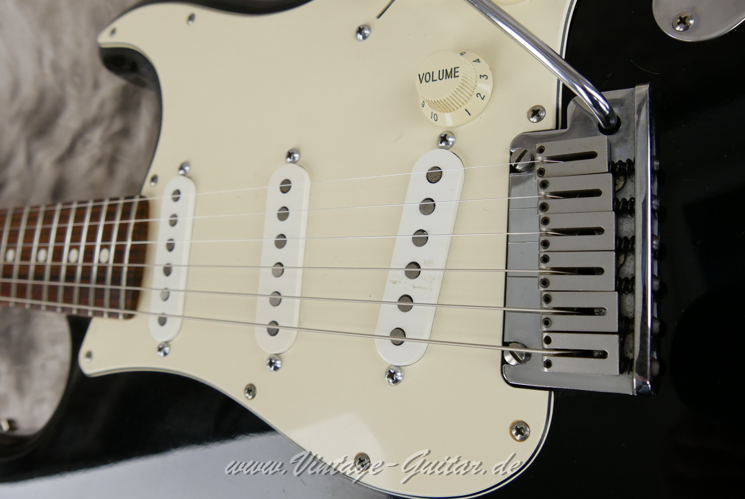 Fender-Stratocaster-American-Standard-1987-black-016.JPG