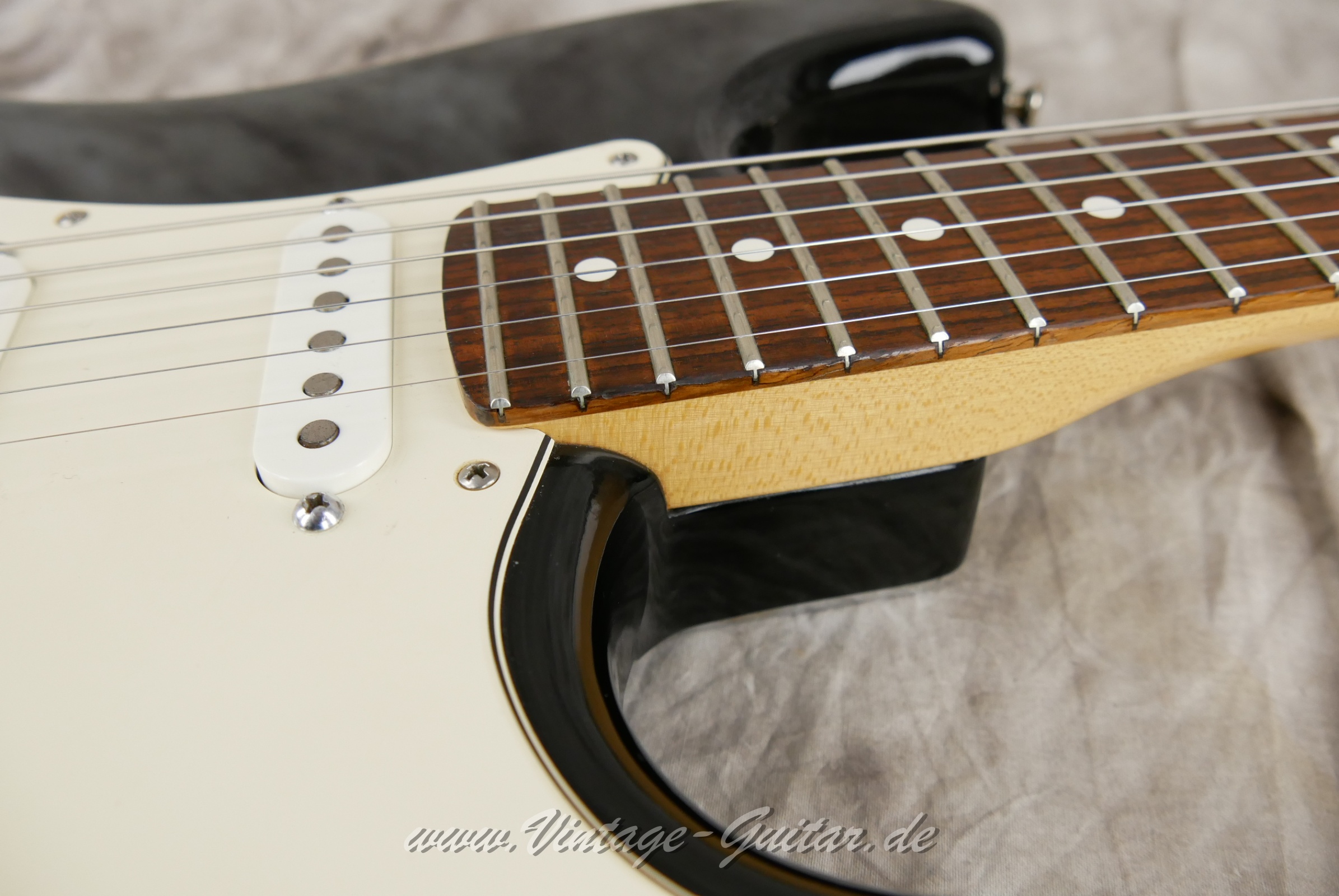 Fender-Stratocaster-American-Standard-1987-black-018.JPG