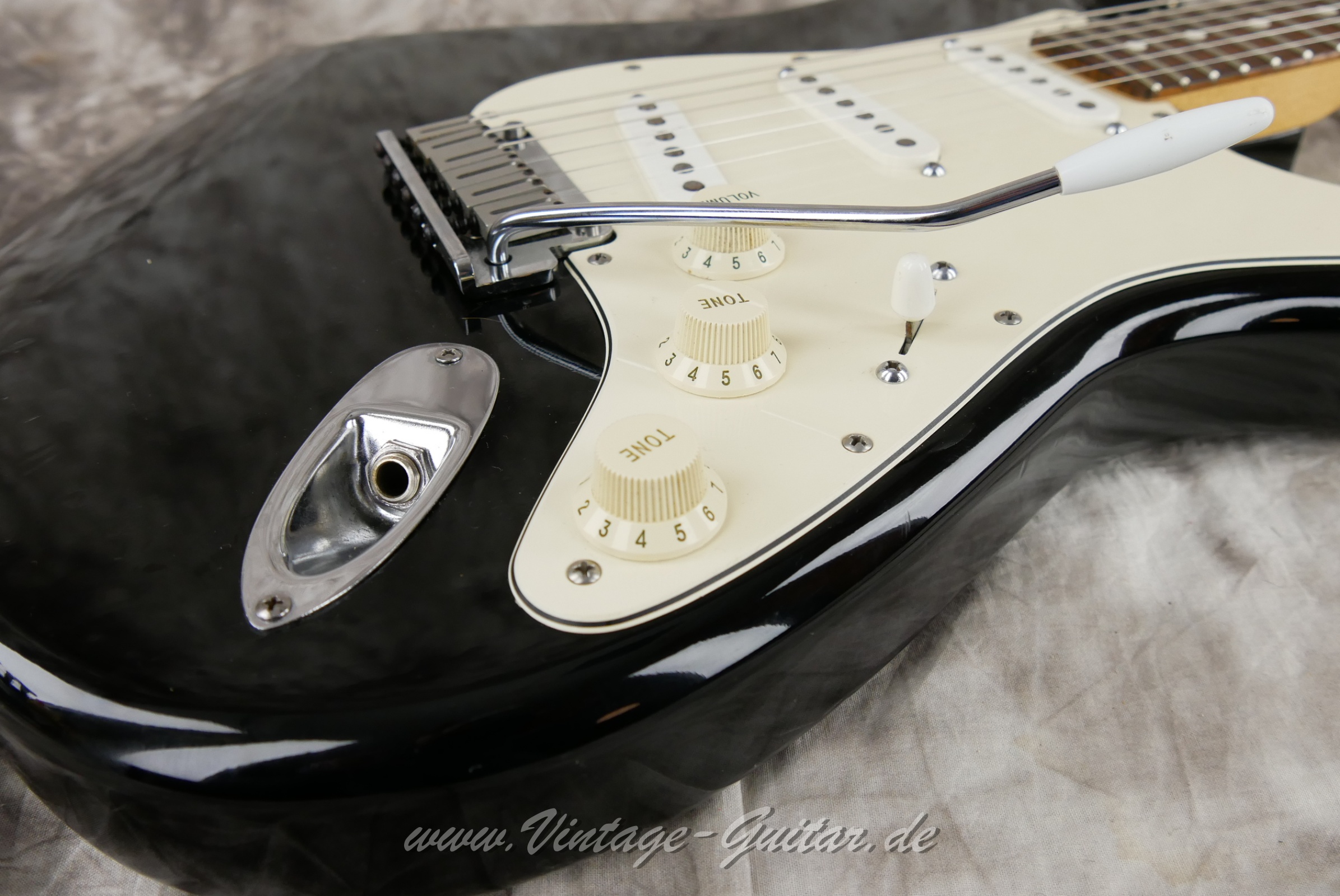 Fender-Stratocaster-American-Standard-1987-black-019.JPG
