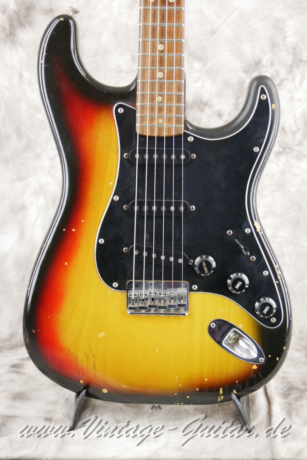 Fender_Stratocaster_hardtail_USA_sunburst_1978-007.JPG