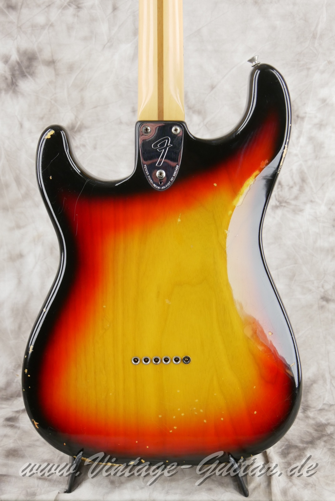 Fender_Stratocaster_hardtail_USA_sunburst_1978-008.JPG