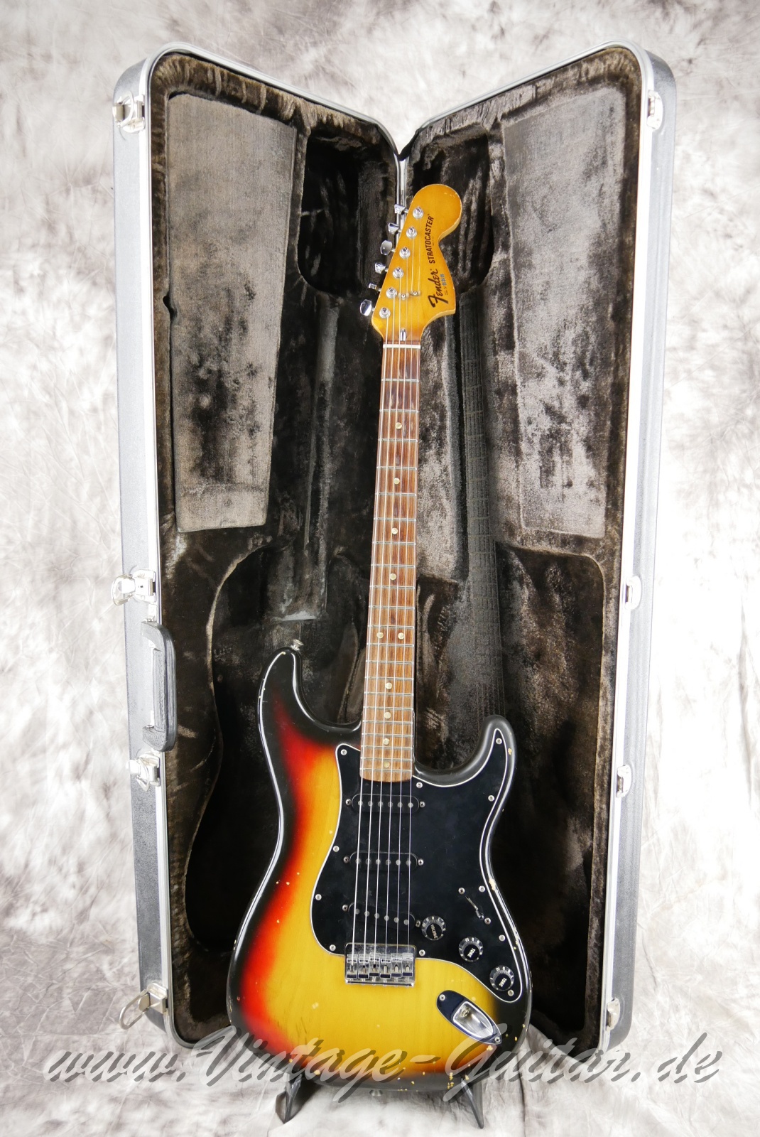 Fender_Stratocaster_hardtail_USA_sunburst_1978-025.JPG