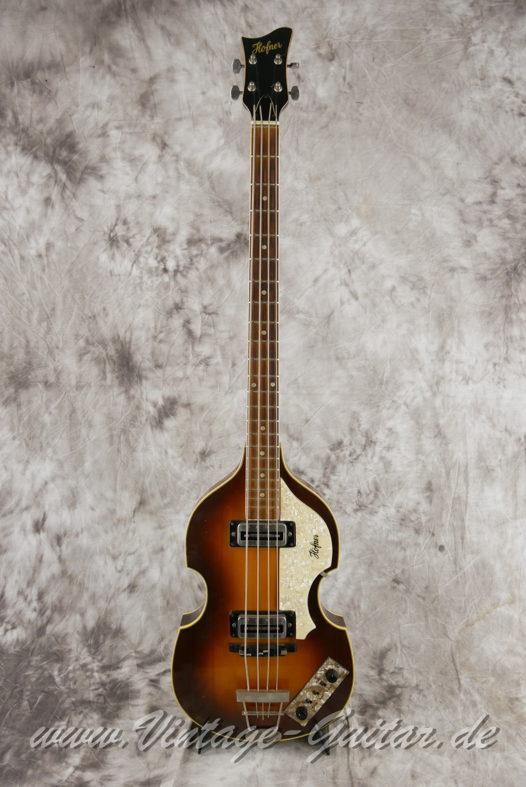 Hoefner-Violin-Bass-1972-sunburst-001.jpg