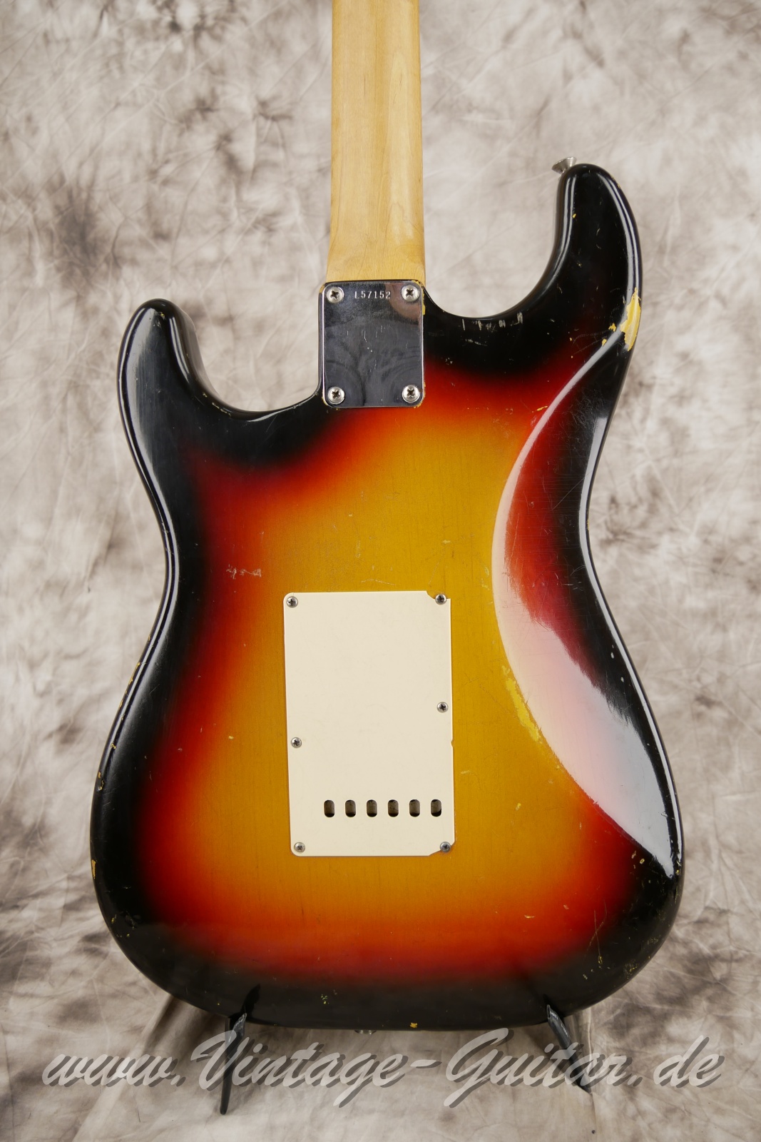 Fender-Stratocaster-1965-sunburst-004.JPG