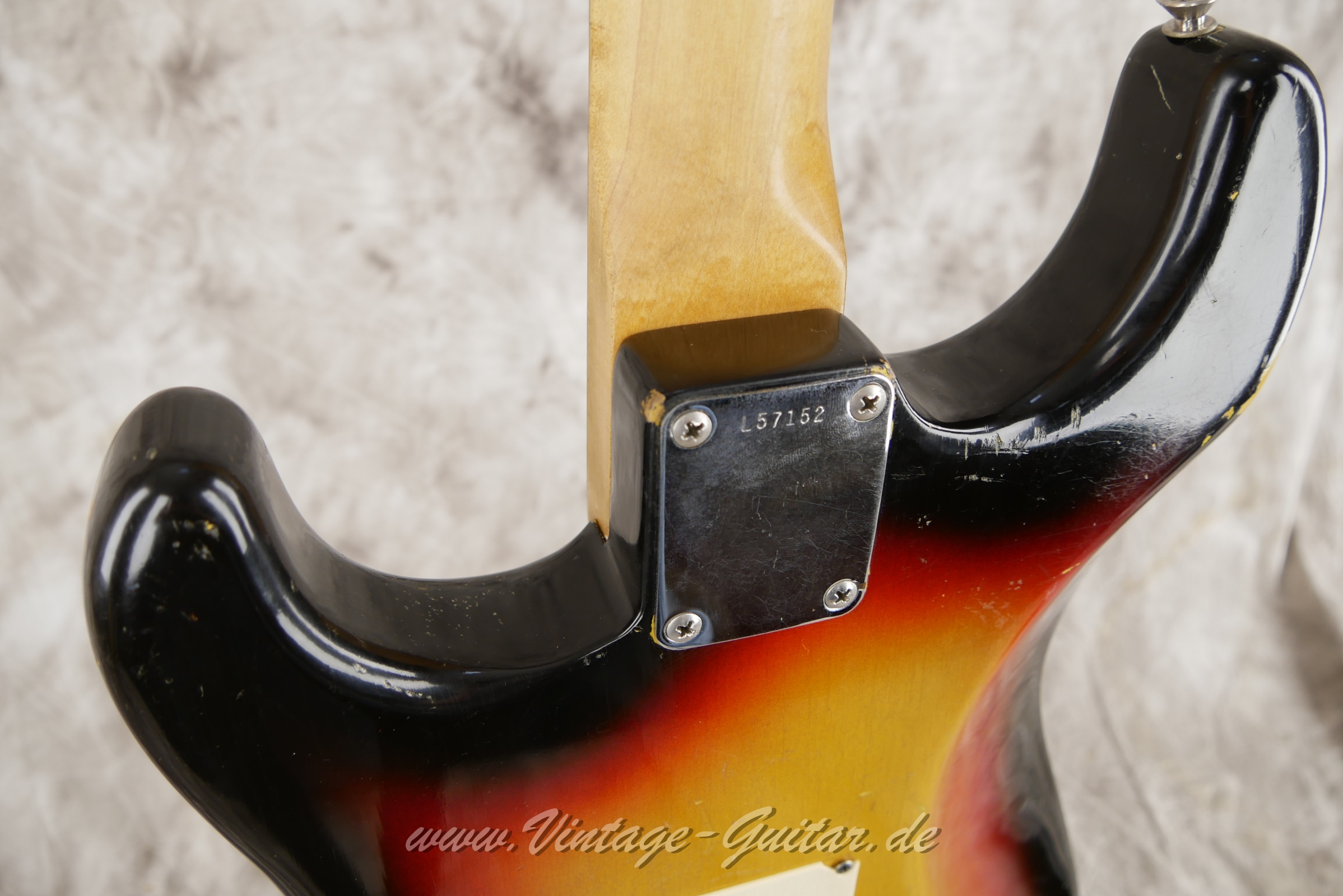 Fender-Stratocaster-1965-sunburst-013.JPG