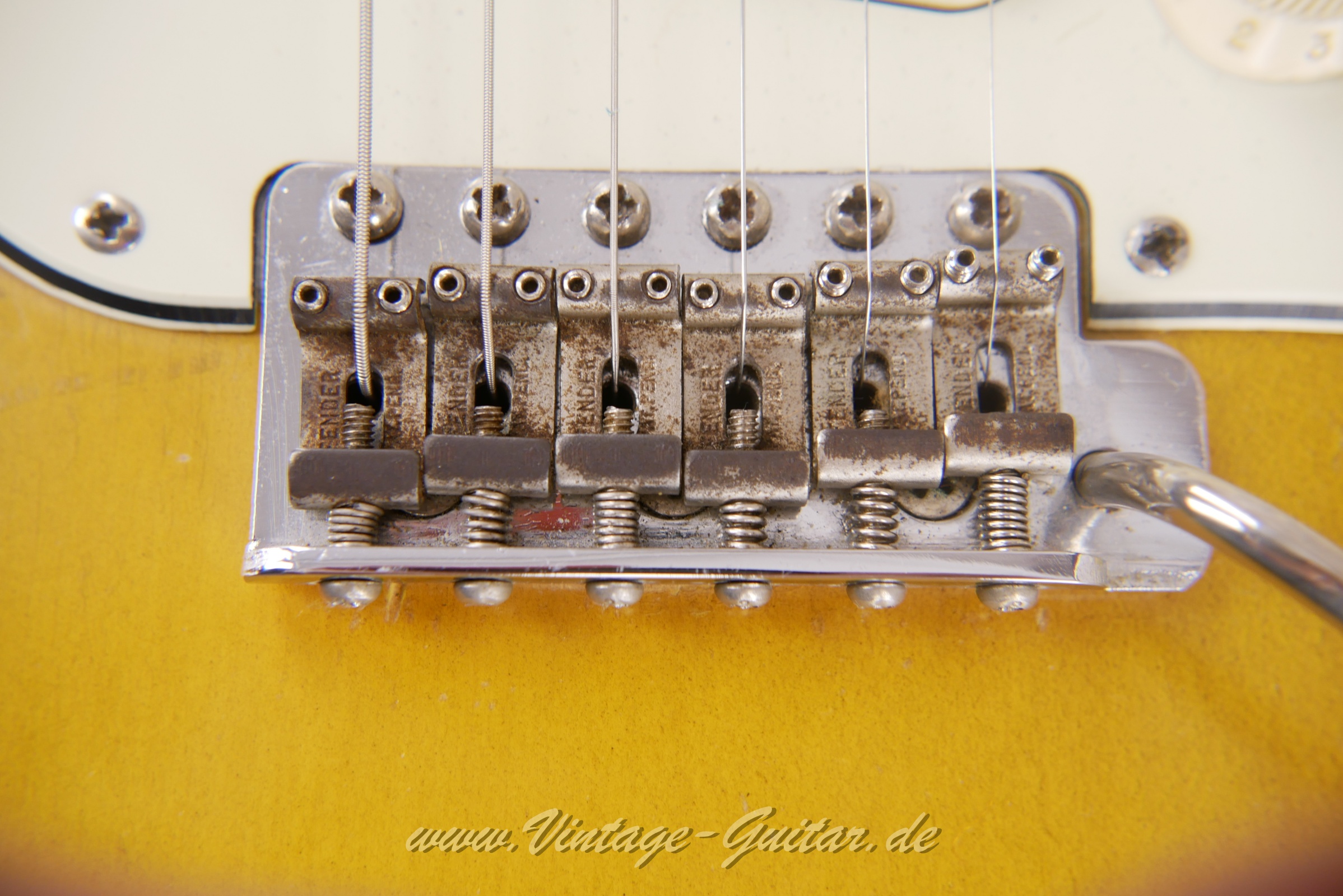 Fender-Stratocaster-1965-sunburst-015.JPG
