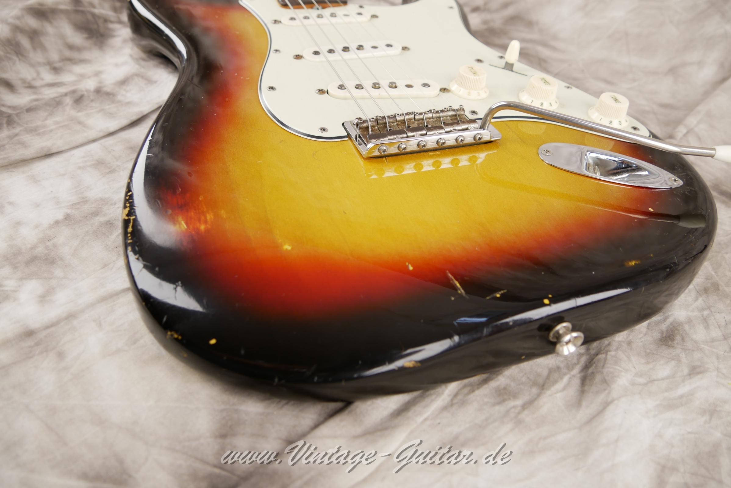 Fender-Stratocaster-1965-sunburst-016.JPG