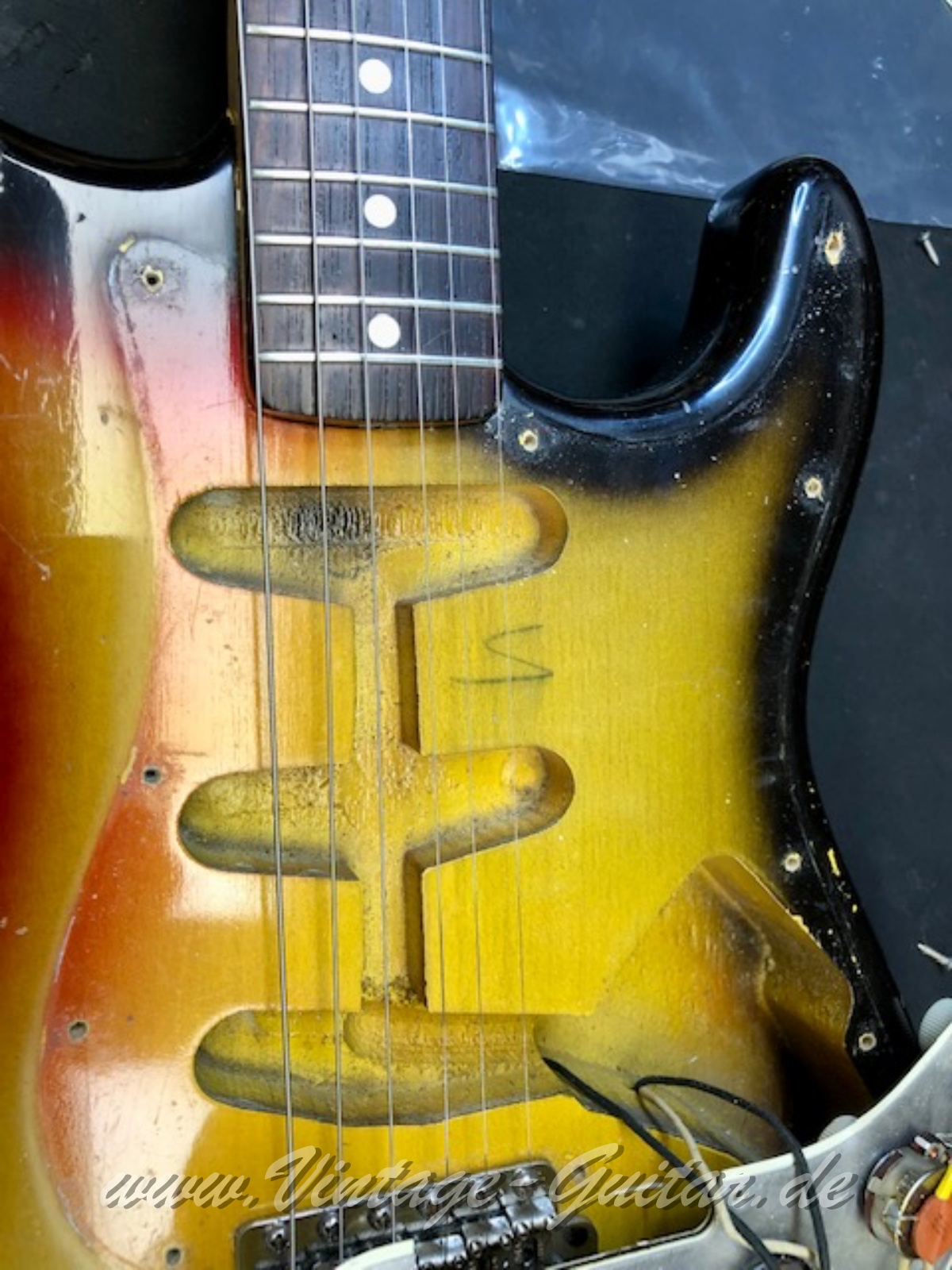 Fender-Stratocaster-1965-sunburst-027.jpg