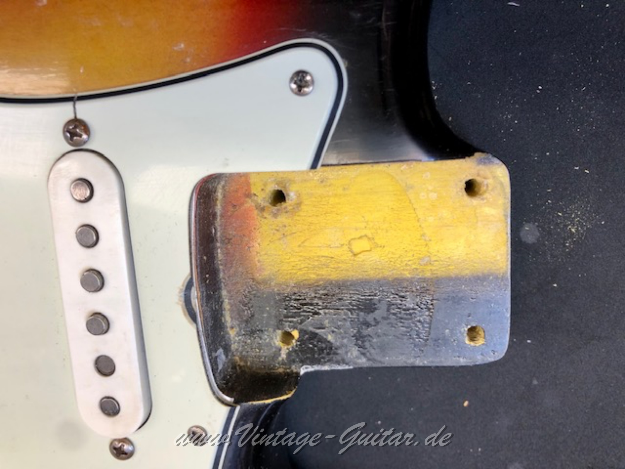 Fender-Stratocaster-1965-sunburst-030.jpg