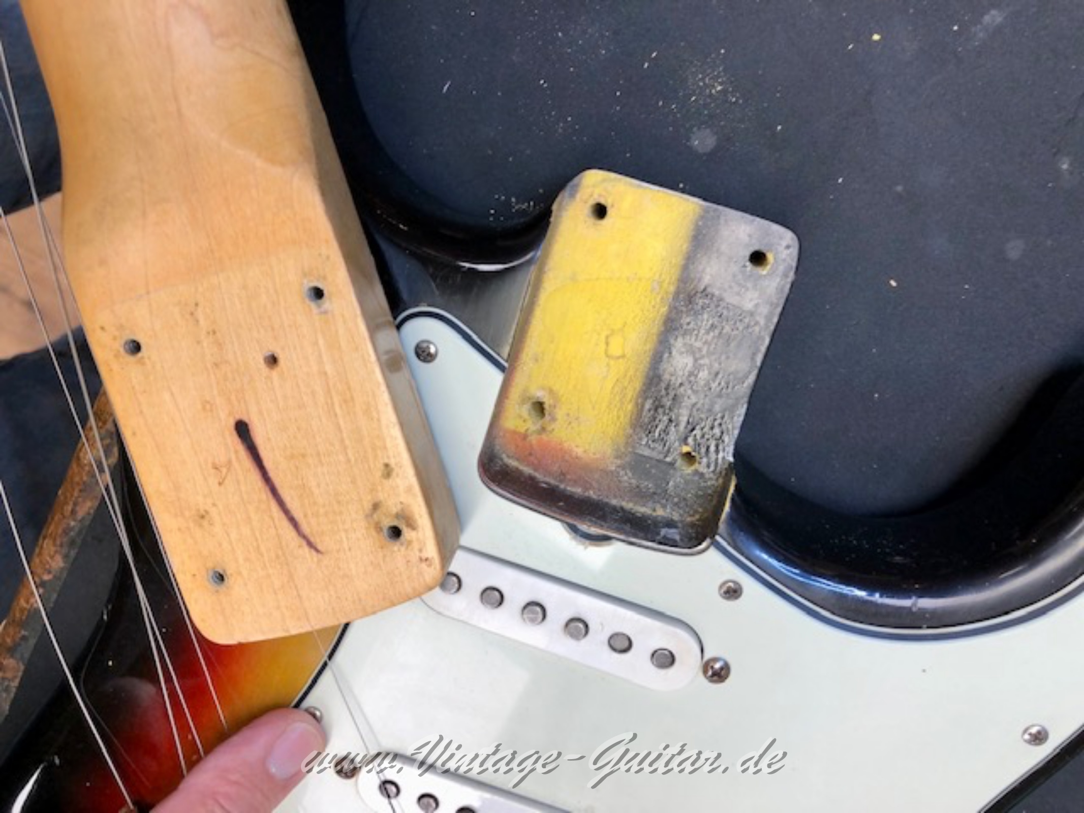 Fender-Stratocaster-1965-sunburst-031.jpg